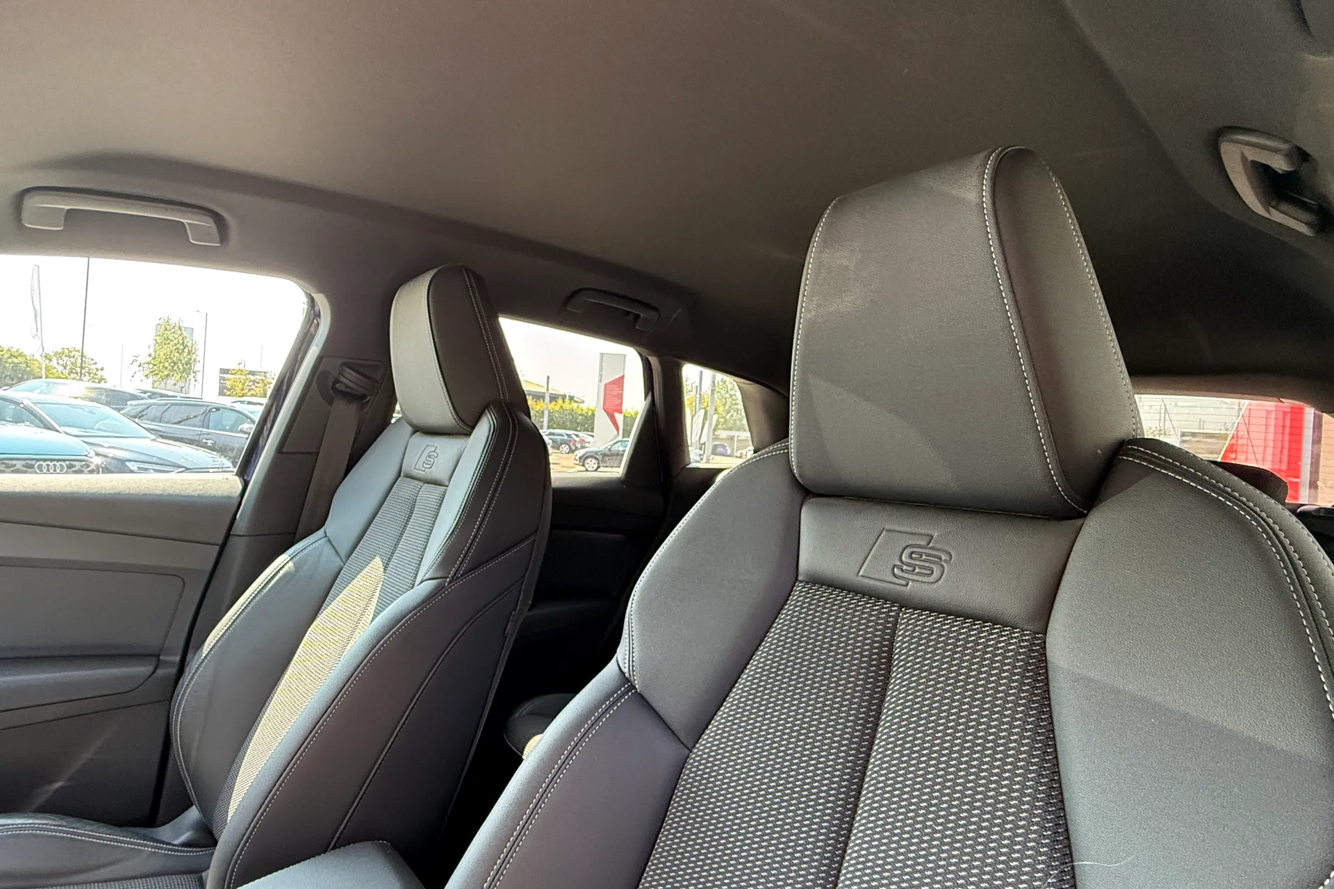 Audi Q4 thumbnail image number 31