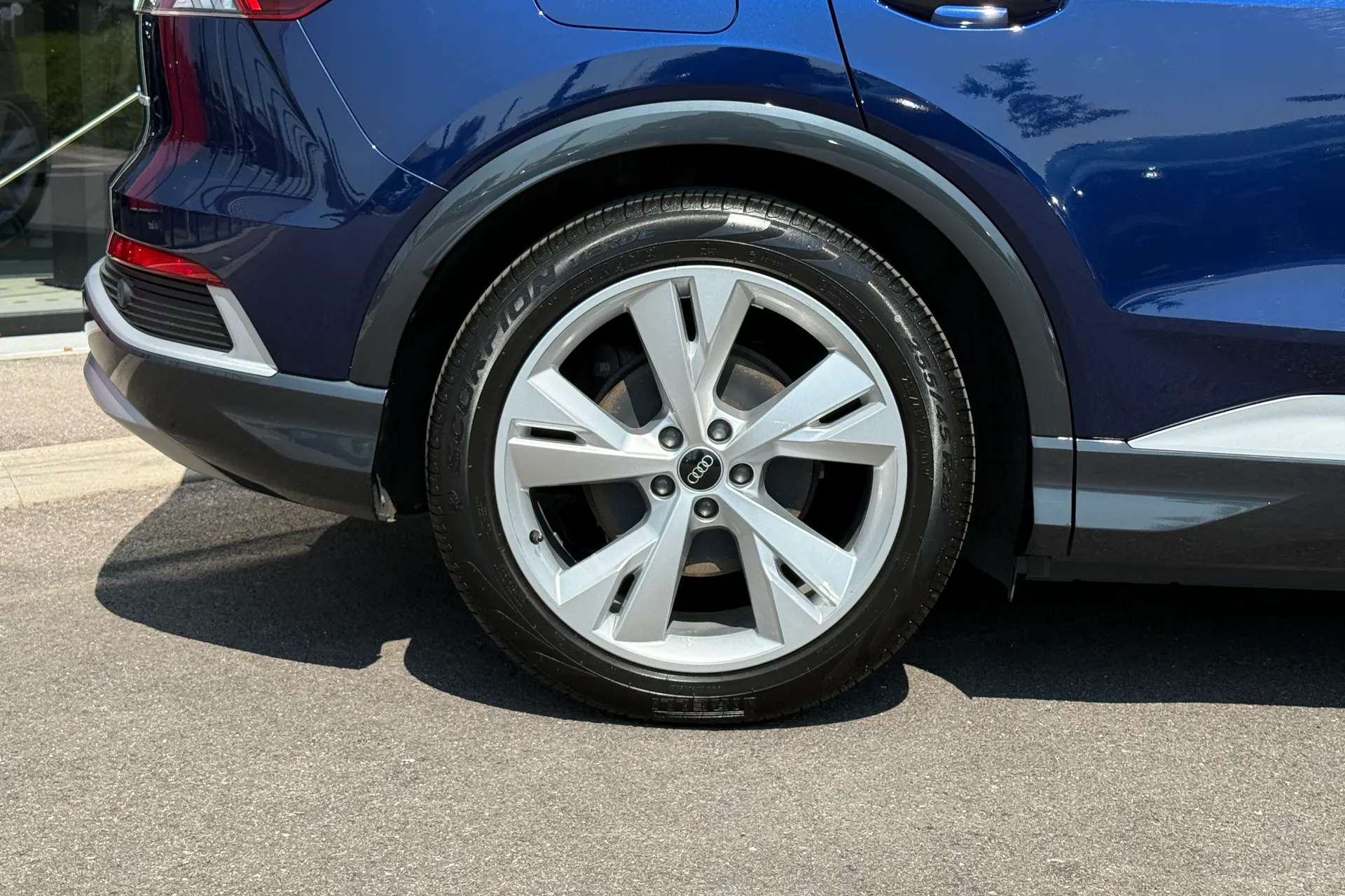 Audi Q4 thumbnail image number 13