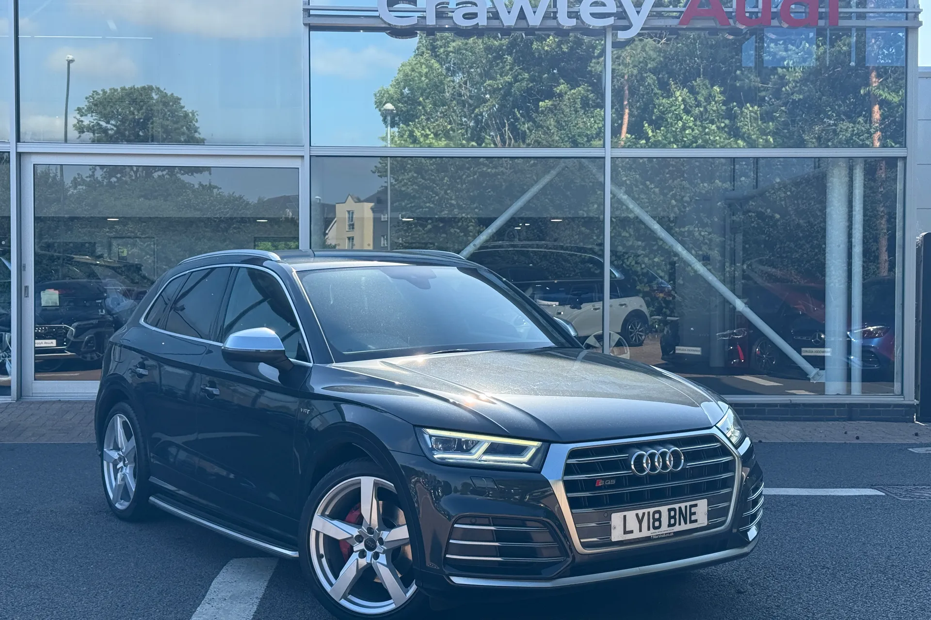 Audi Q5 focused image