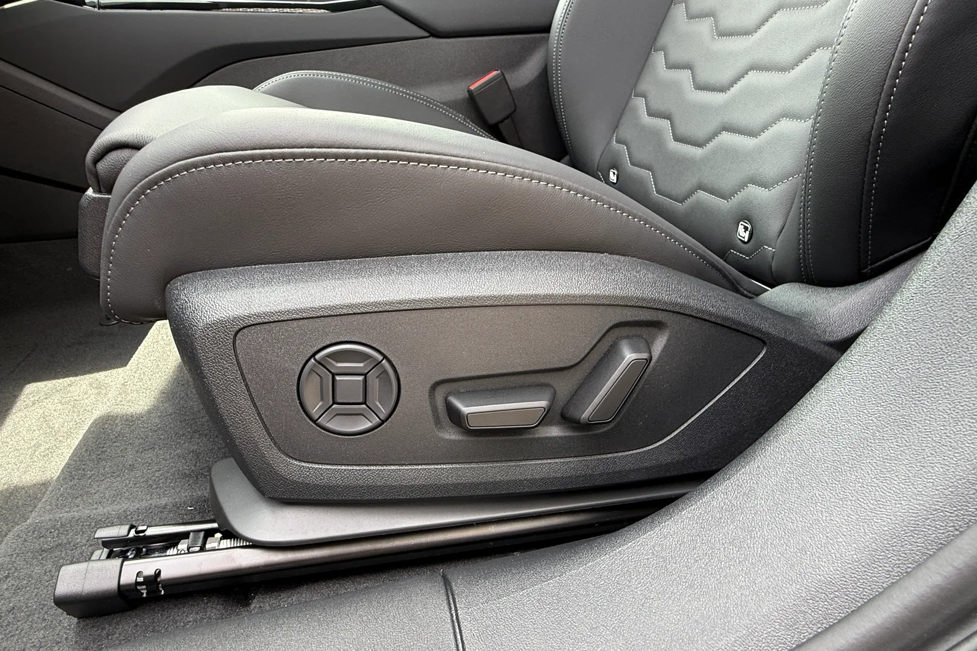 Audi A6 thumbnail image number 42