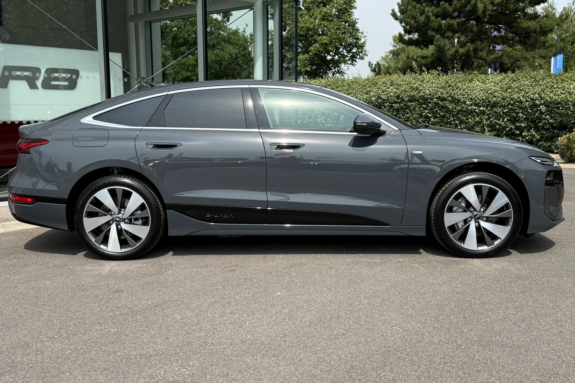 Audi A6 thumbnail image number 2