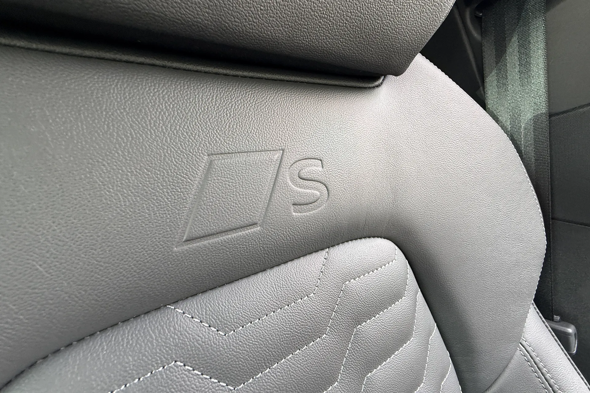 Audi A6 thumbnail image number 44