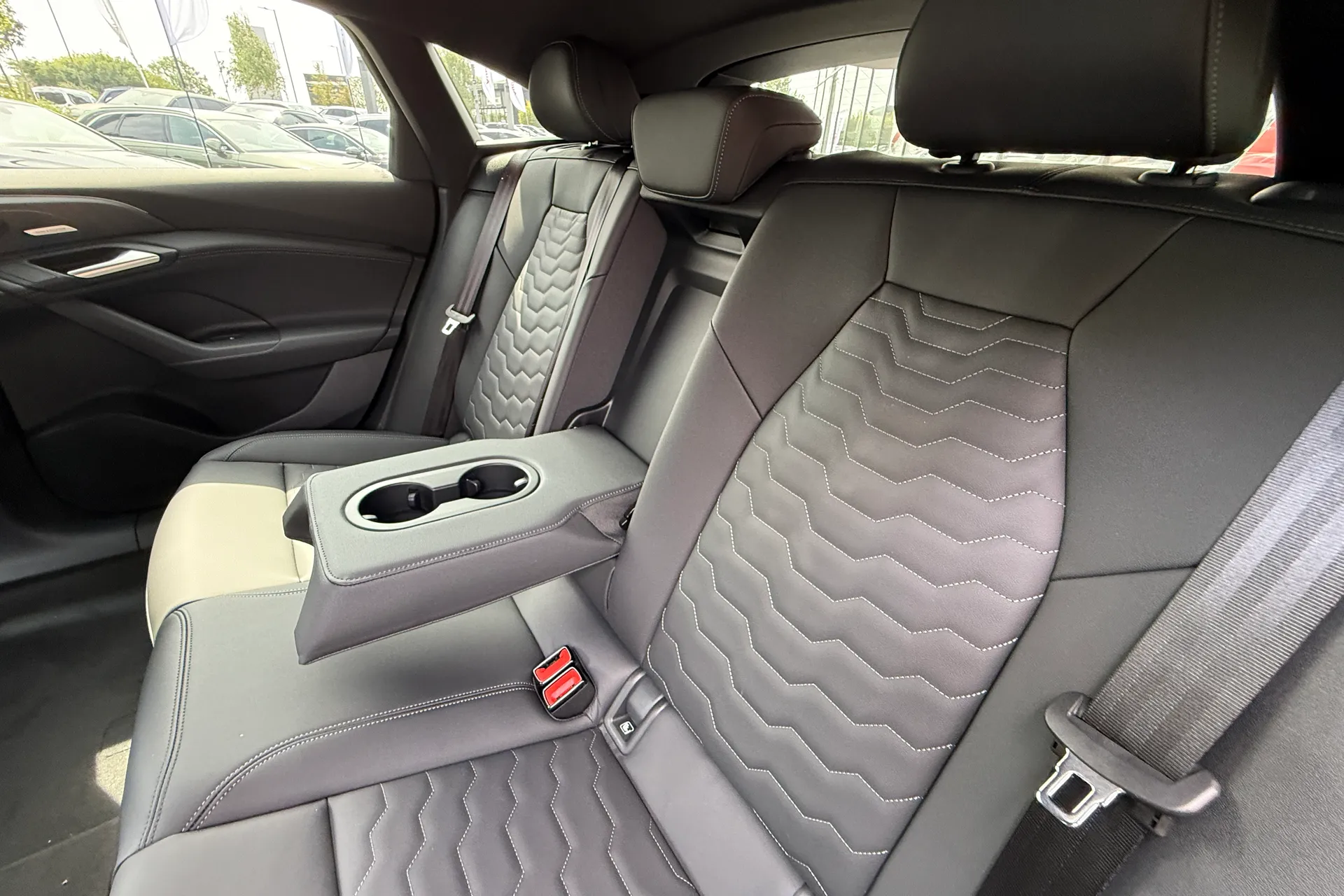 Audi A6 thumbnail image number 43