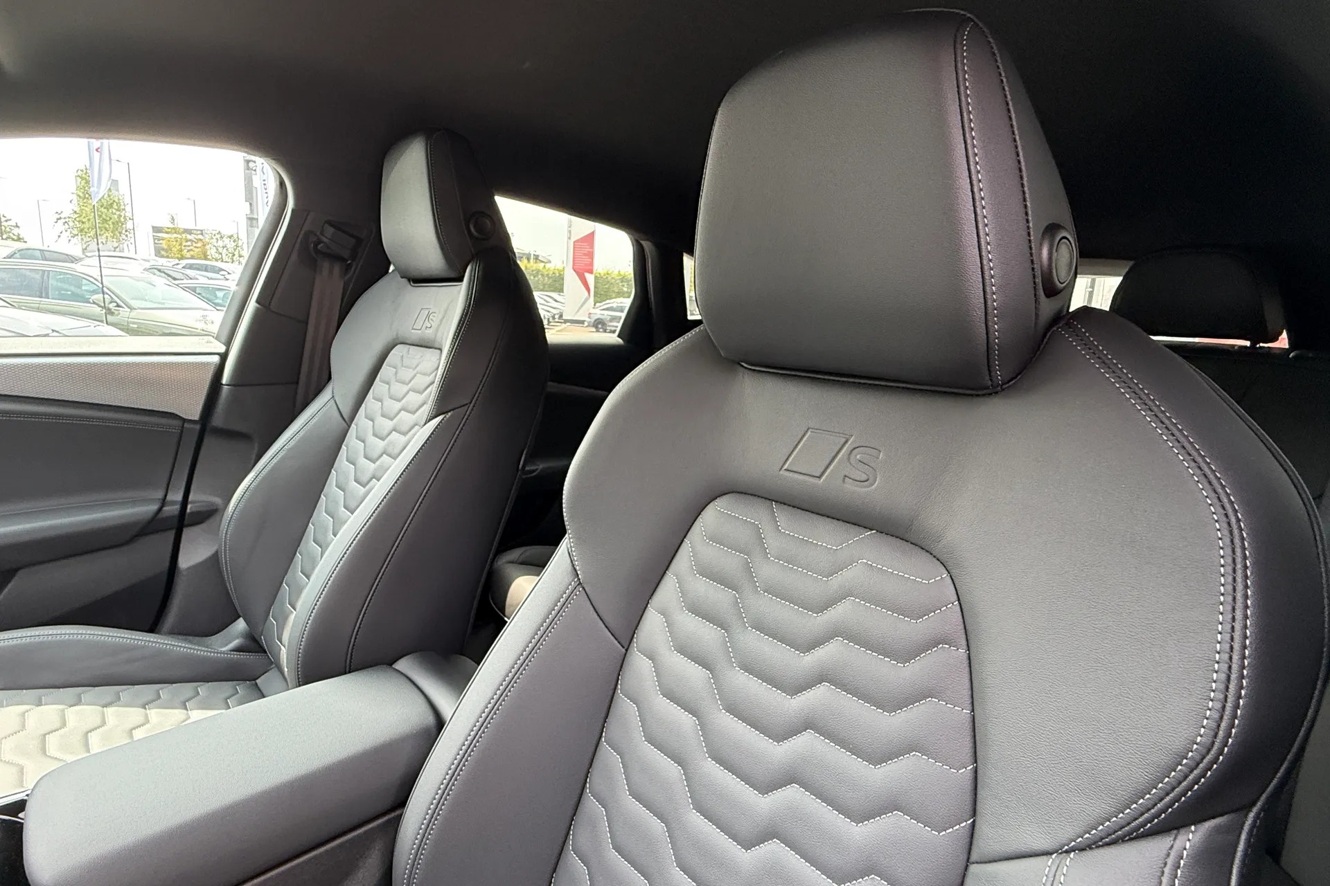 Audi A6 thumbnail image number 37