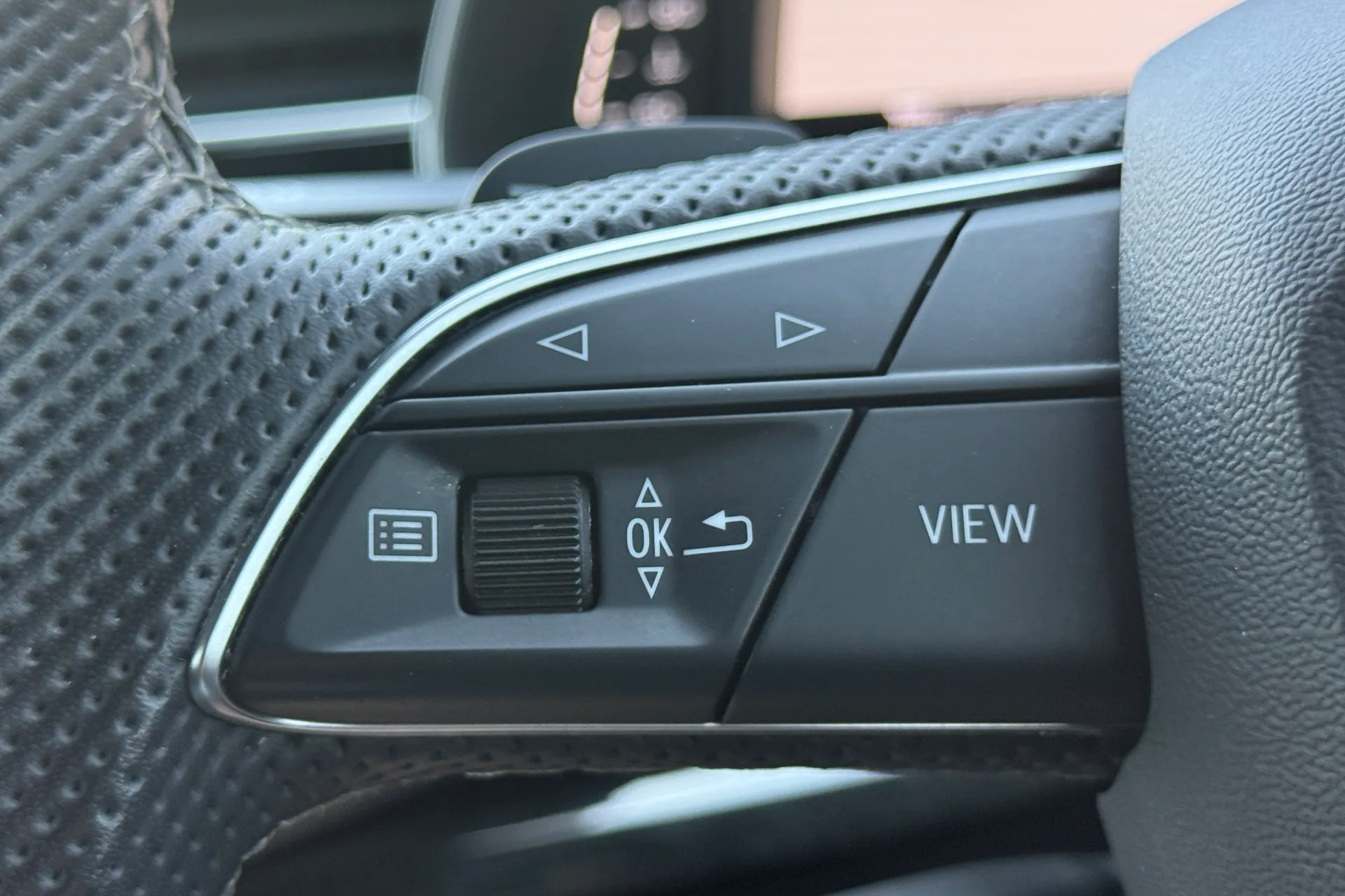 Audi Q8 thumbnail image number 25