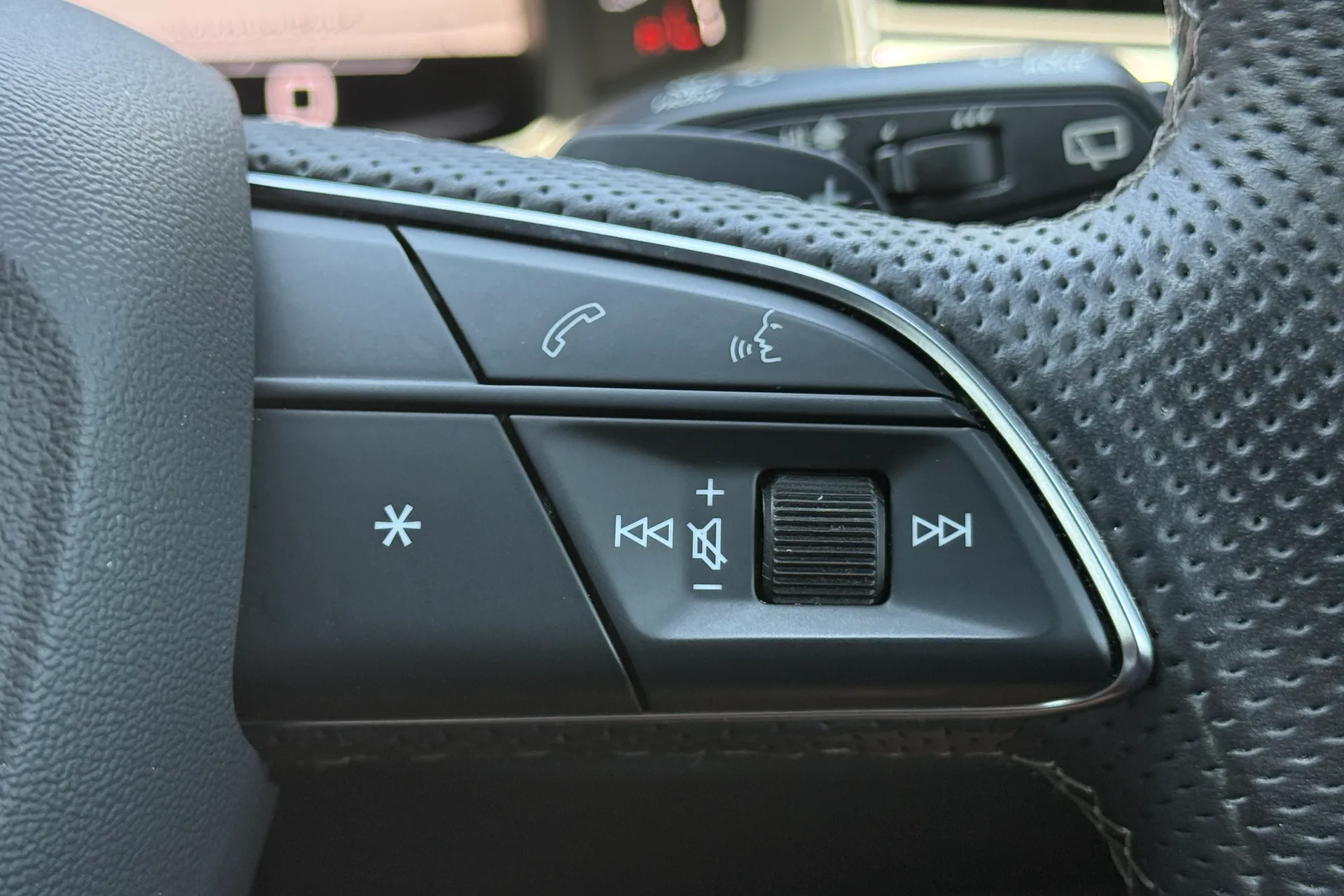 Audi Q8 thumbnail image number 26