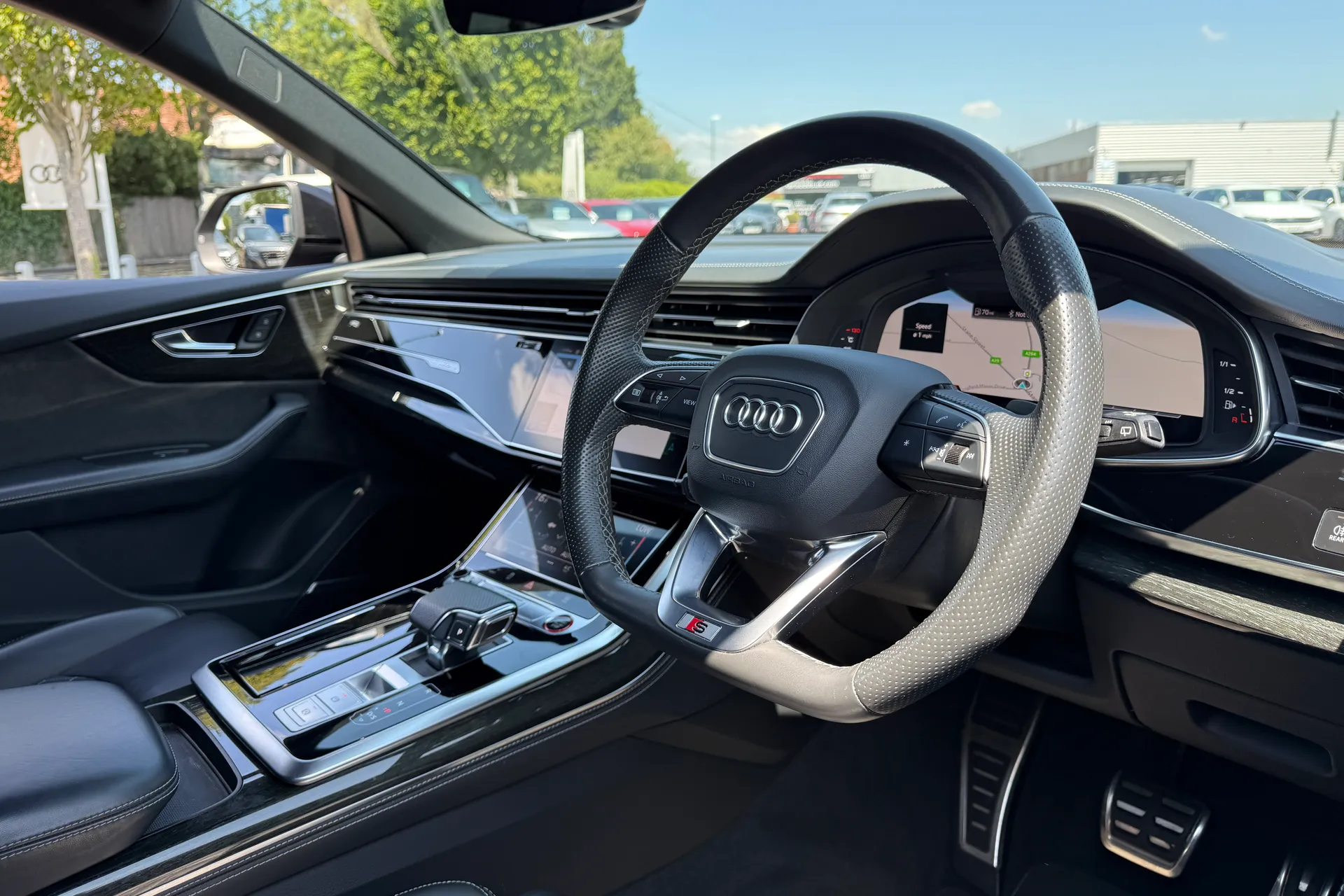 Audi Q8 thumbnail image number 32