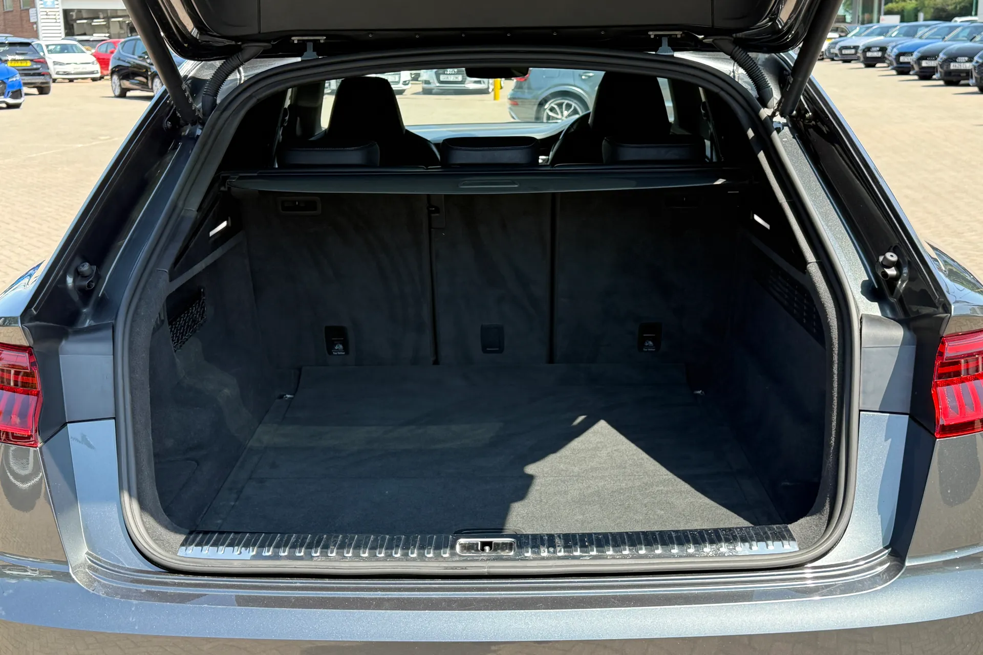 Audi Q8 thumbnail image number 39