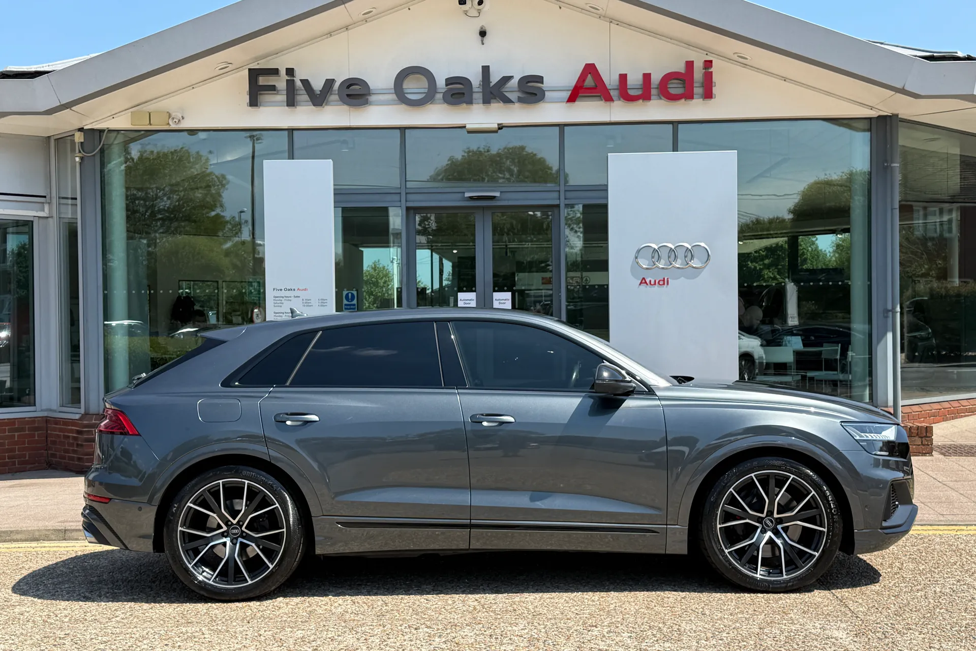 Audi Q8 thumbnail image number 2