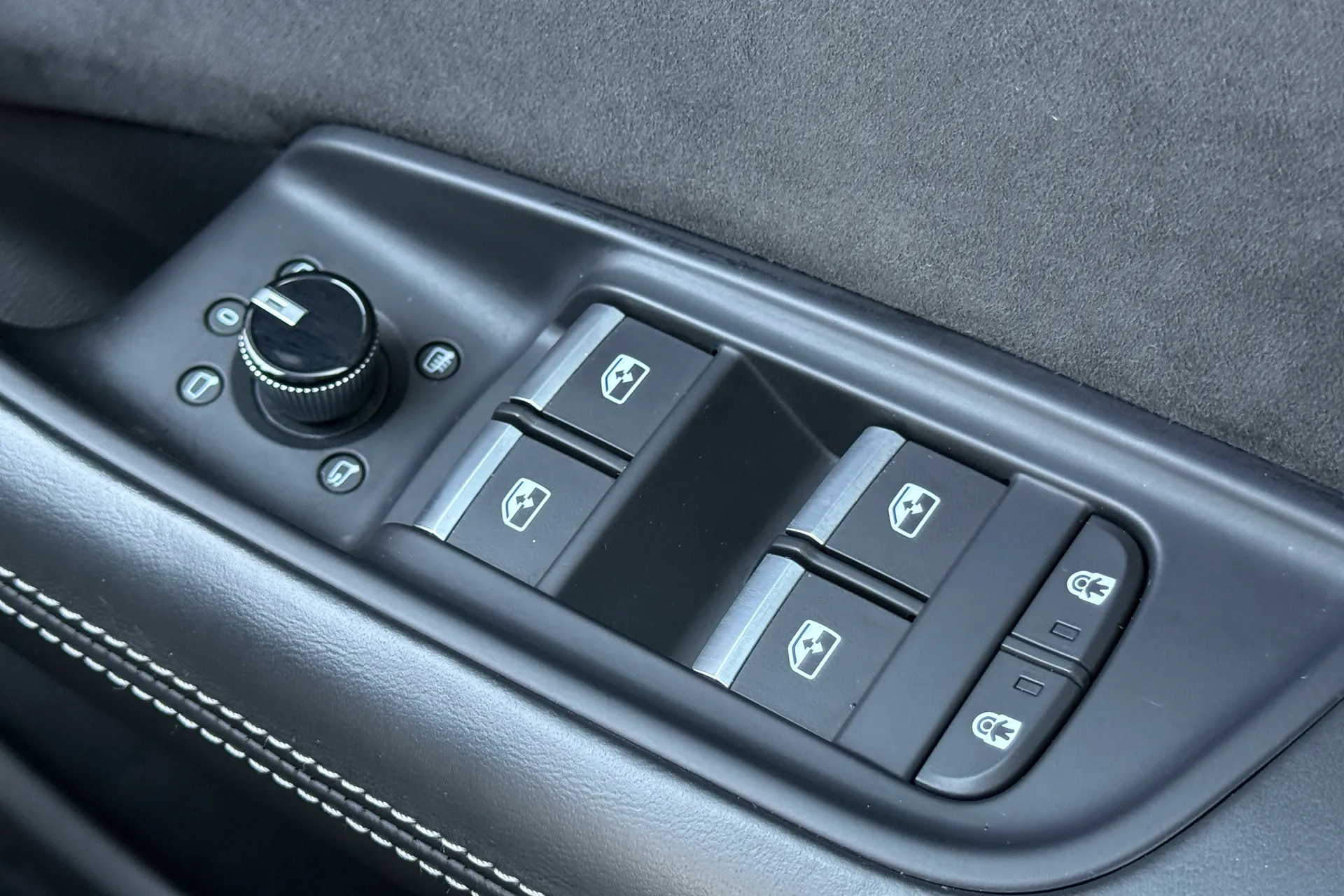 Audi Q8 thumbnail image number 23