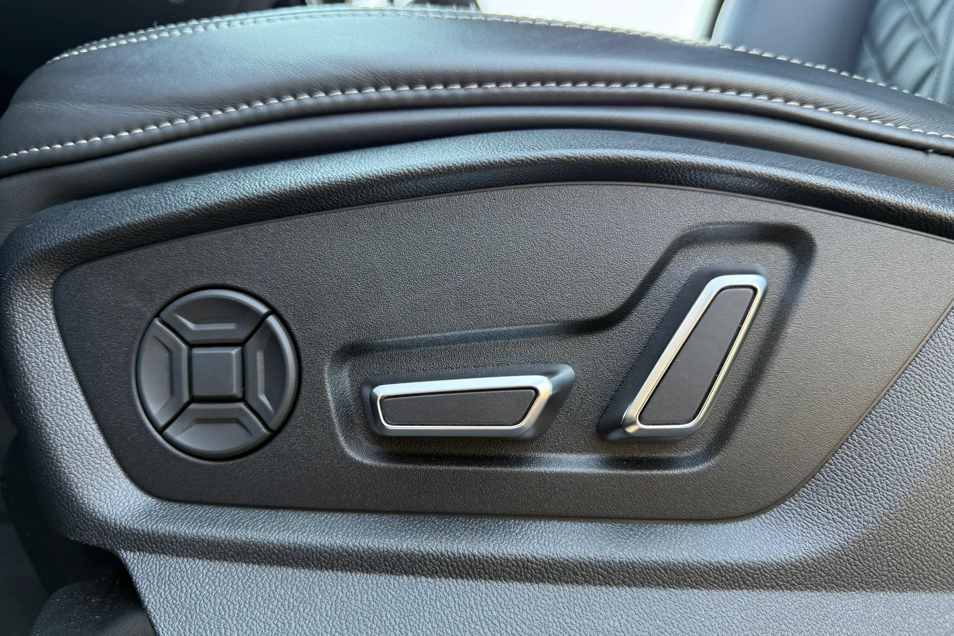 Audi Q8 thumbnail image number 19