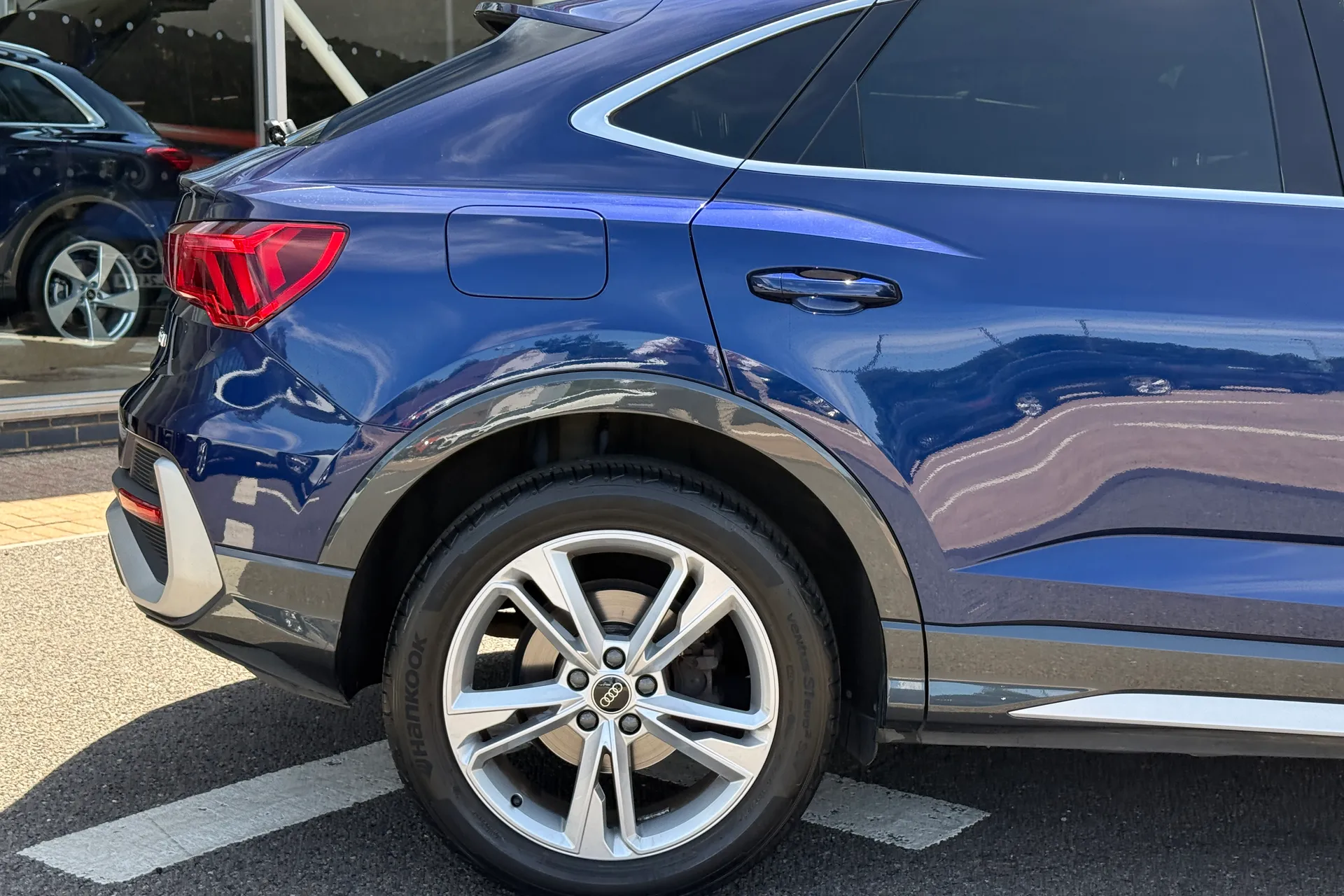 Audi Q3 thumbnail image number 33