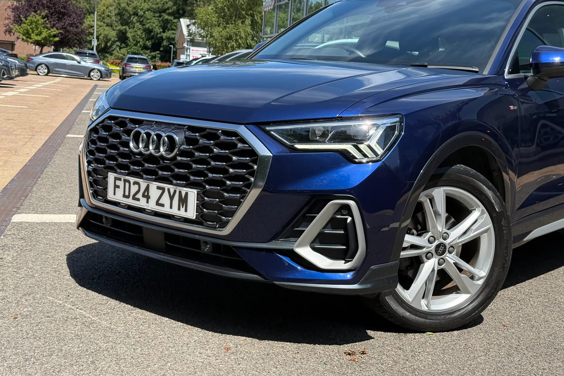 Audi Q3 thumbnail image number 59