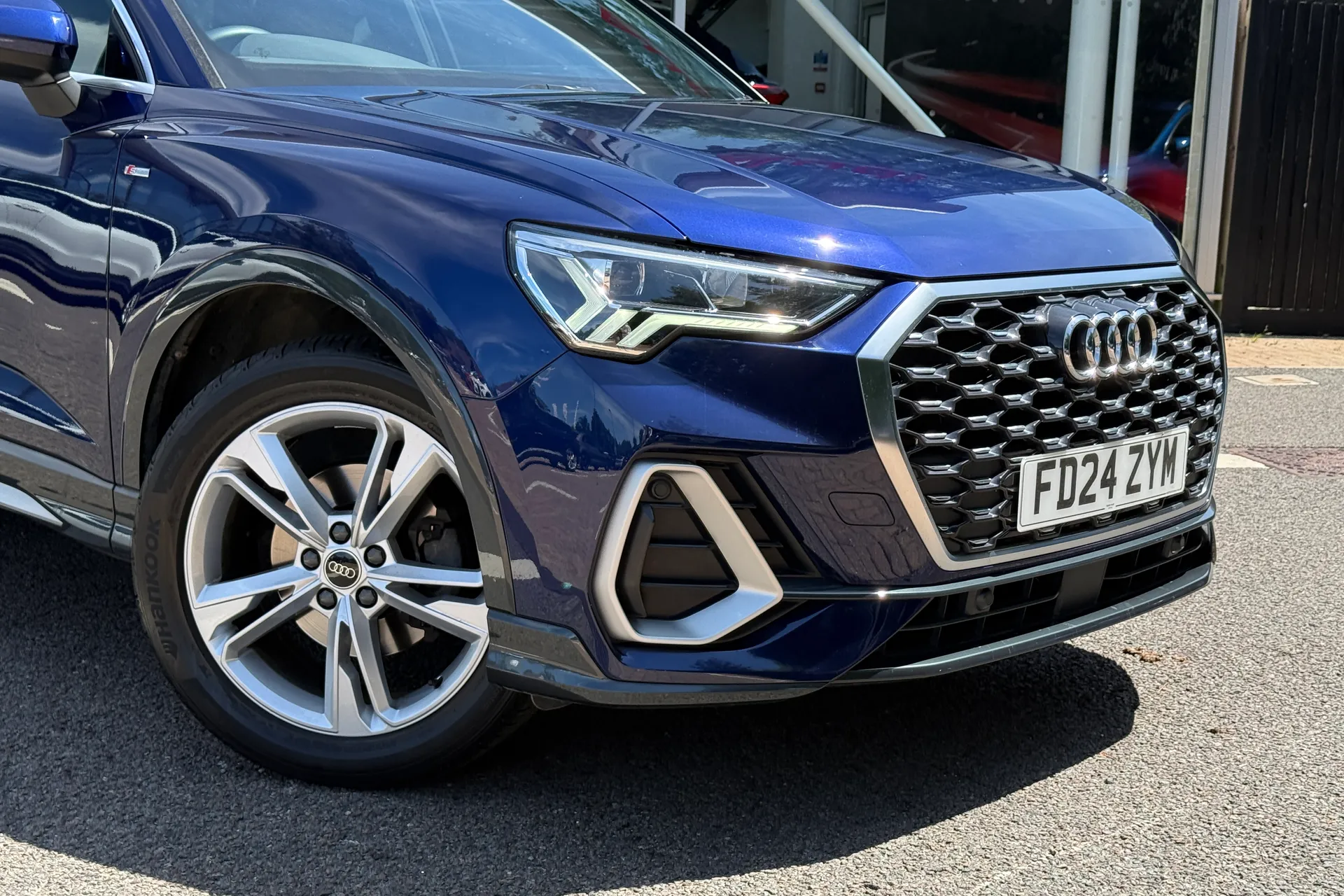 Audi Q3 thumbnail image number 12
