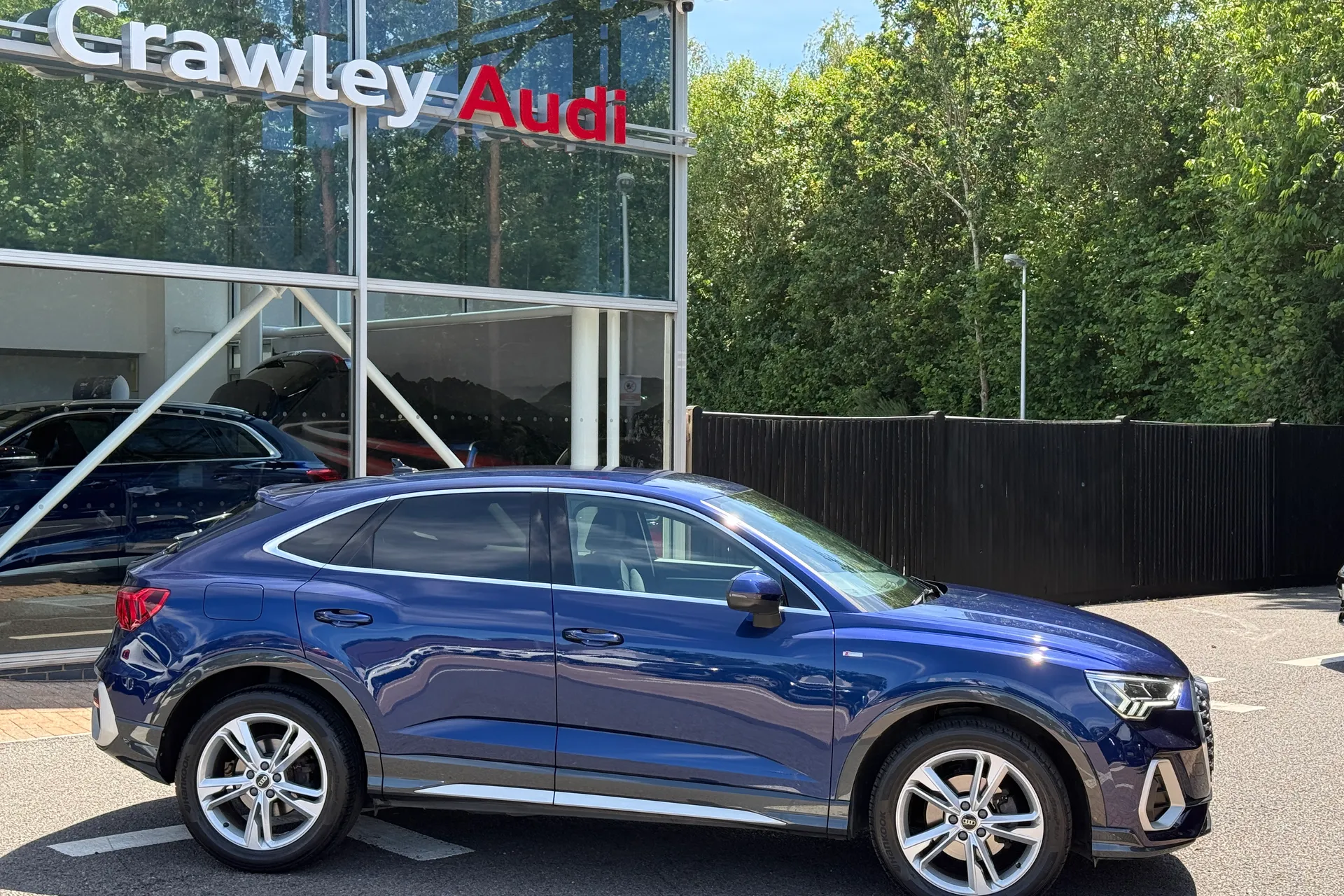 Audi Q3 thumbnail image number 2