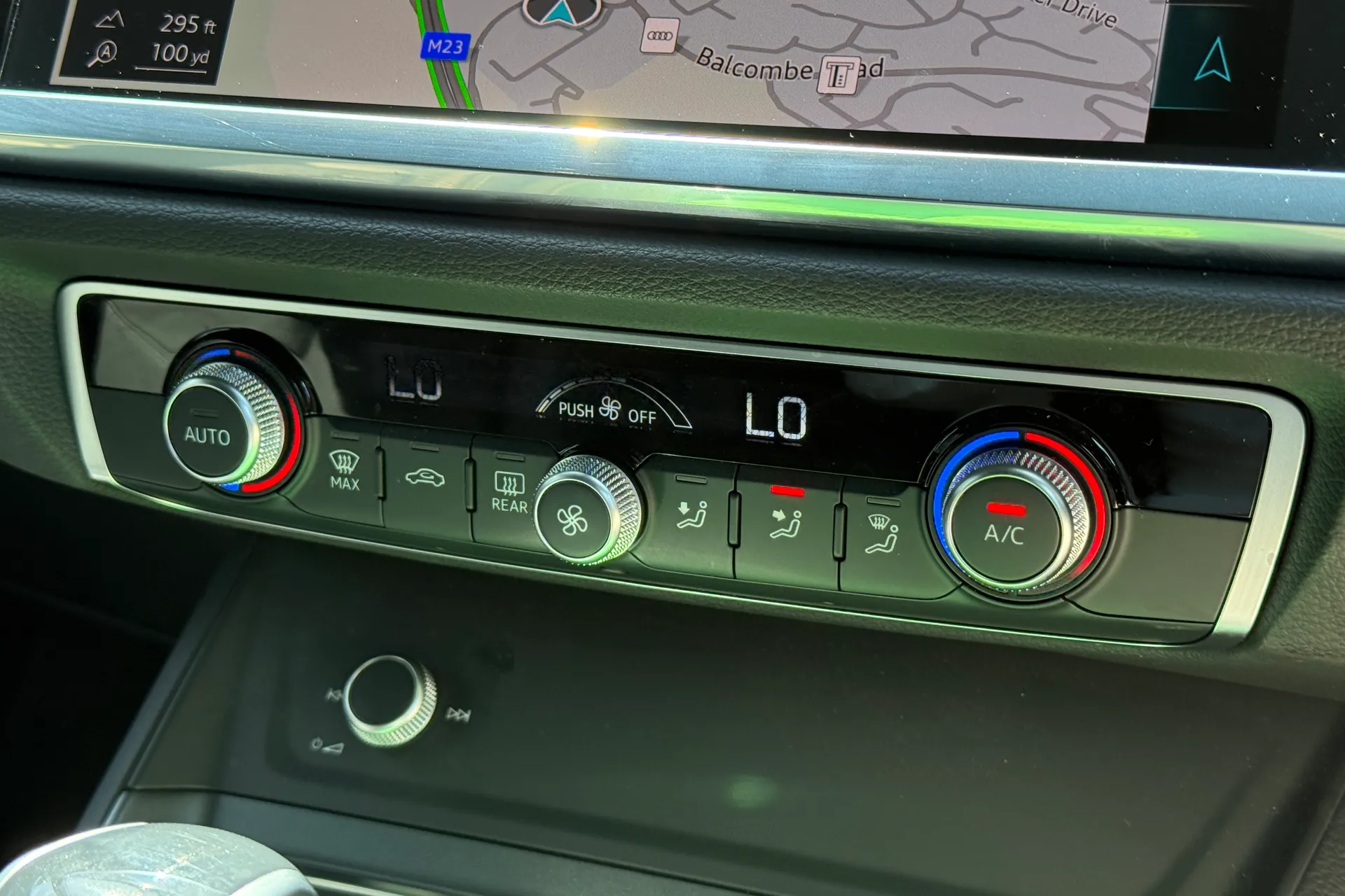 Audi Q3 thumbnail image number 16