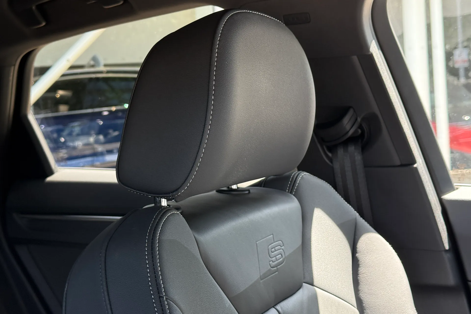 Audi Q3 thumbnail image number 24