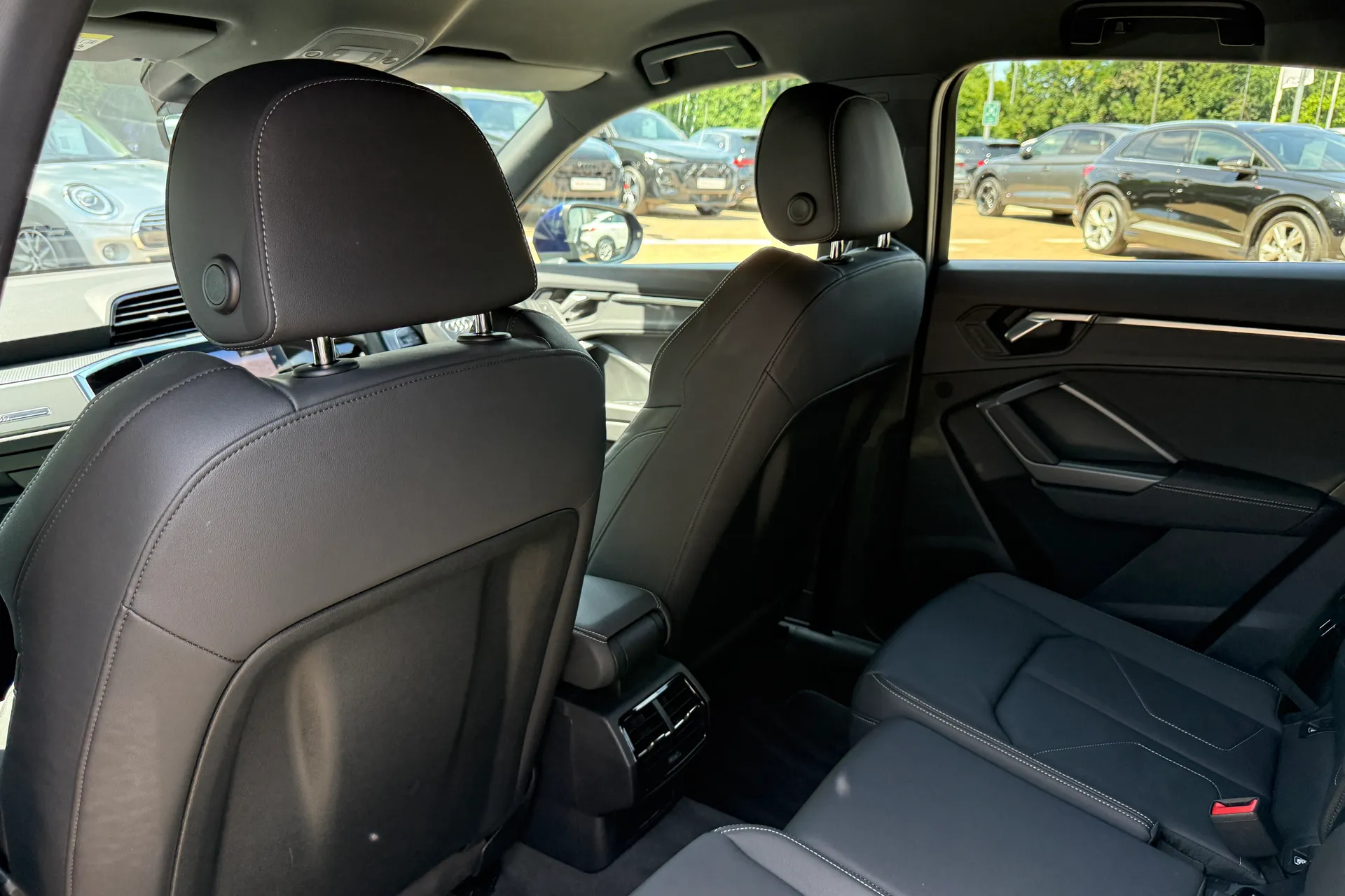 Audi Q3 thumbnail image number 50
