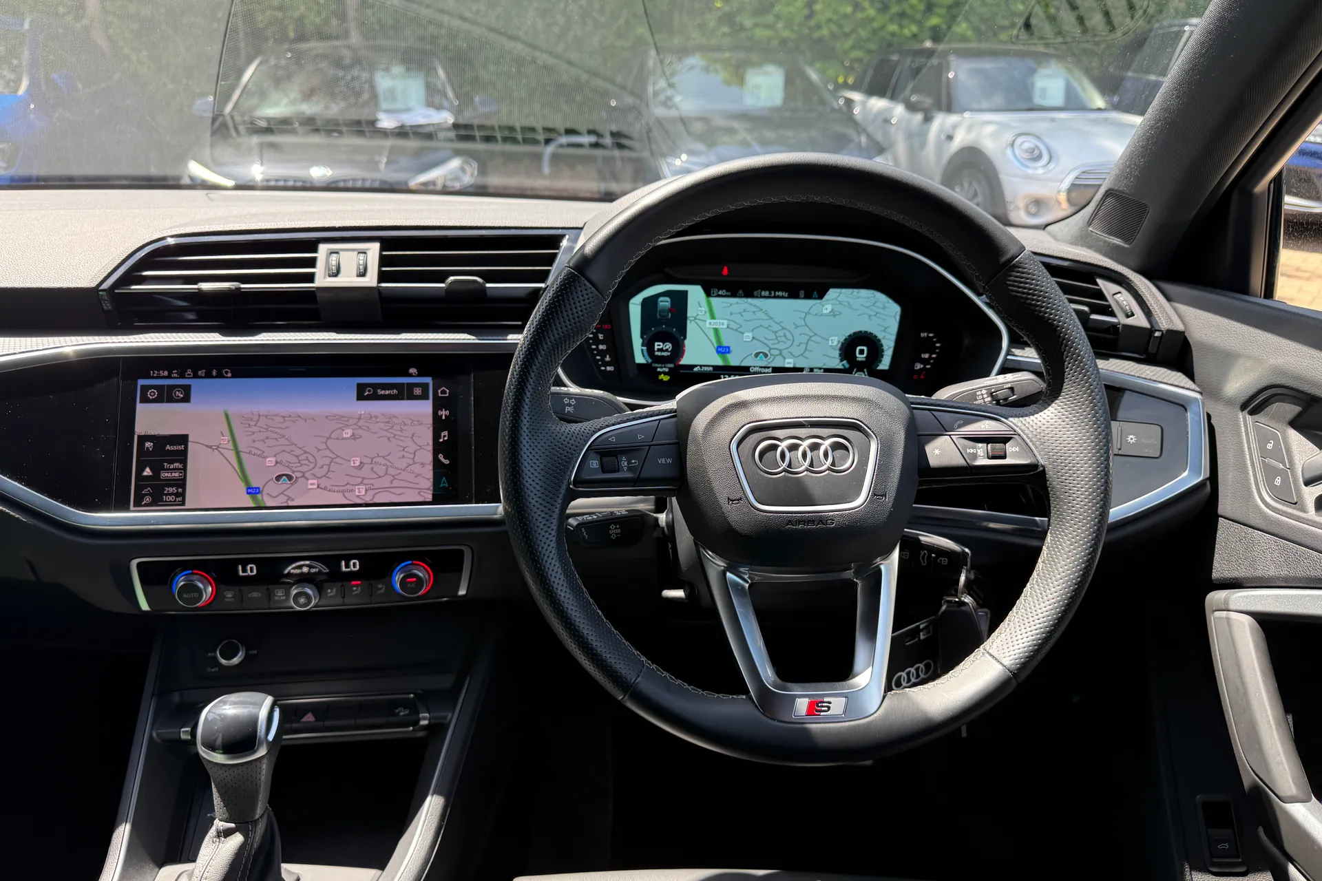 Audi Q3 thumbnail image number 40