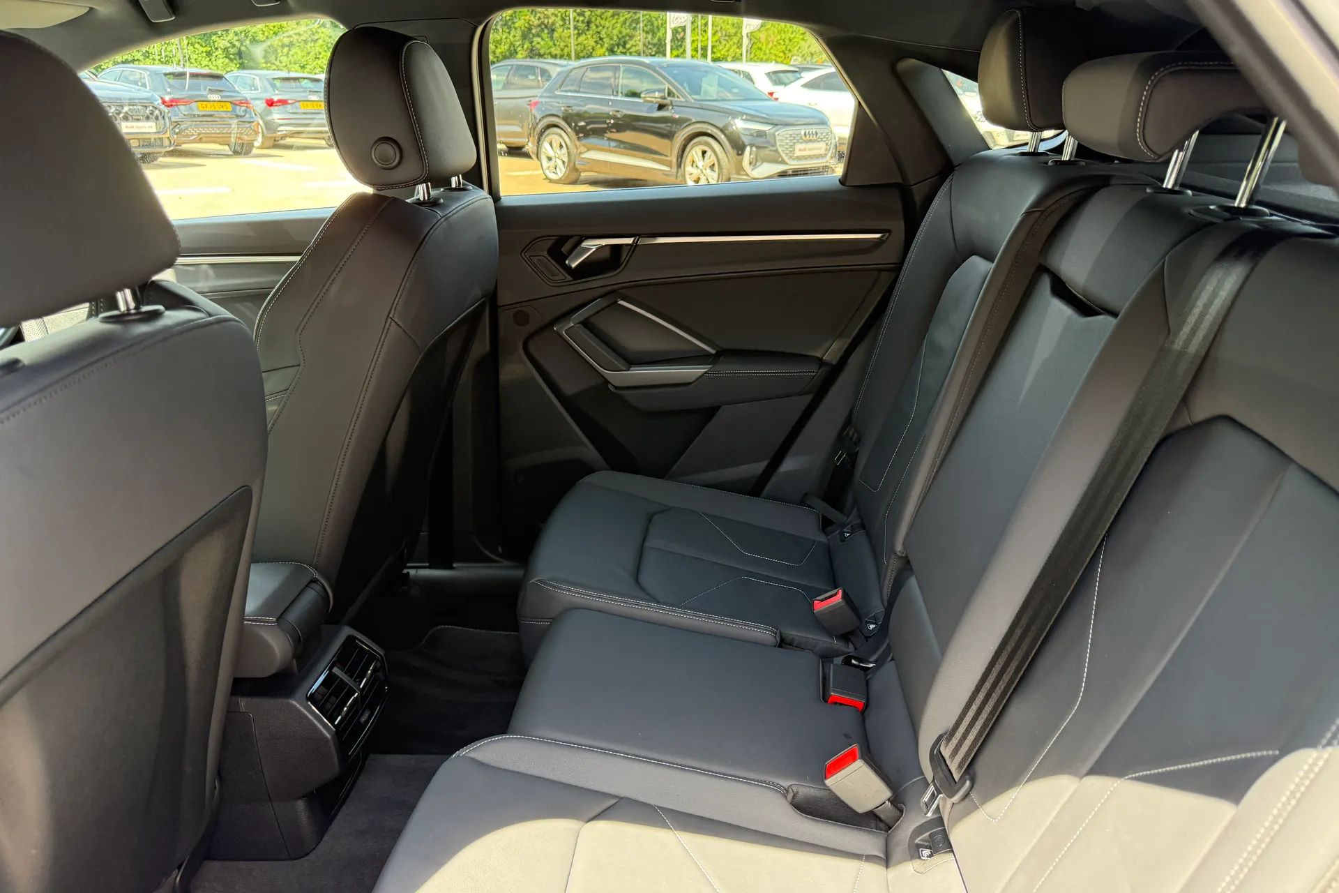 Audi Q3 thumbnail image number 52