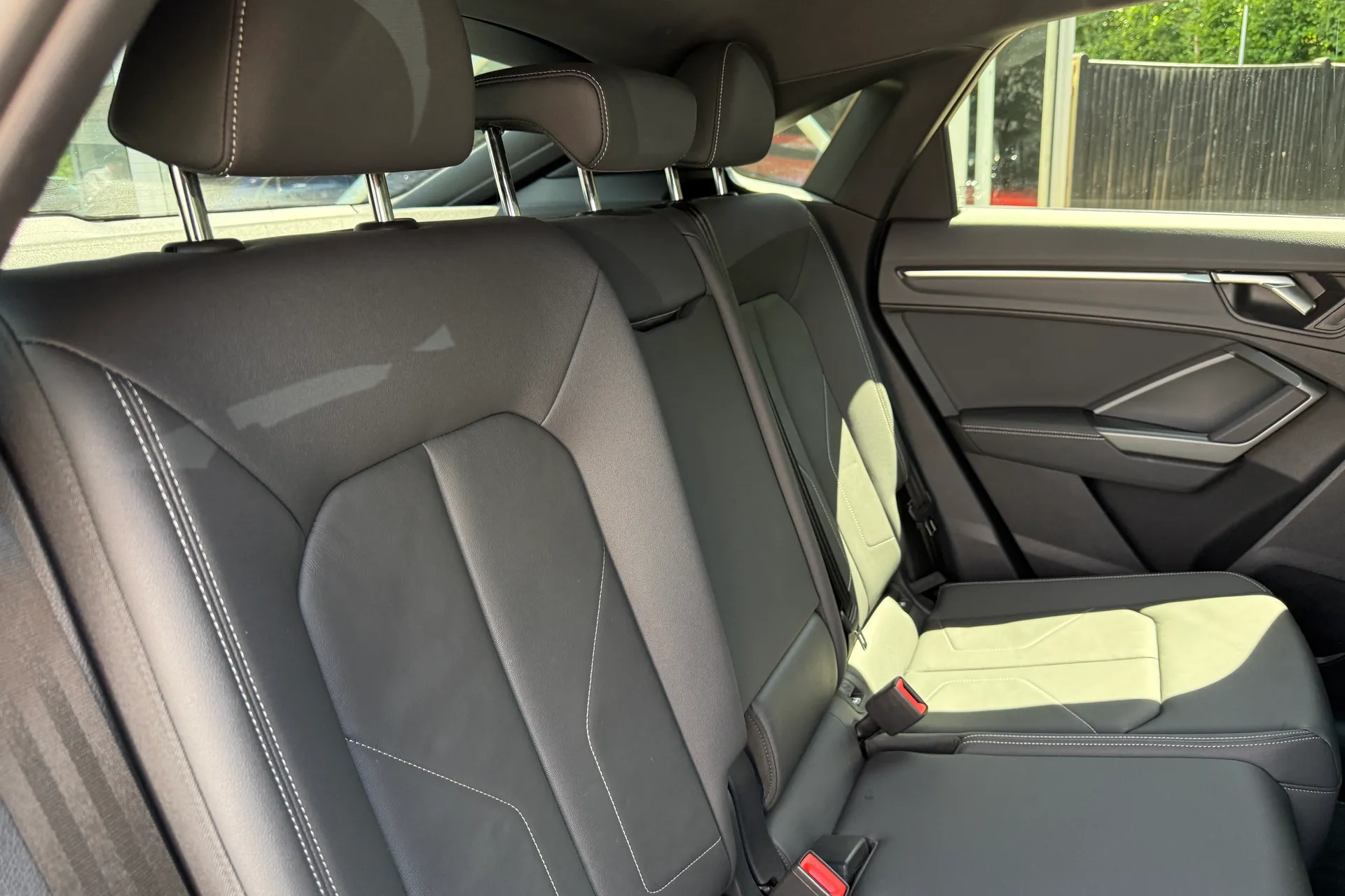 Audi Q3 thumbnail image number 35