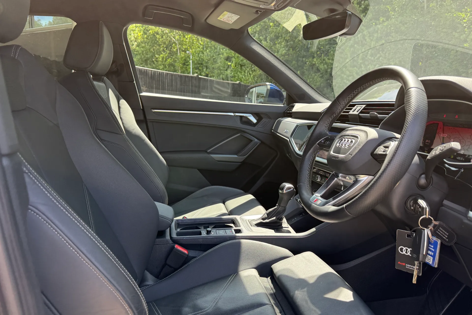Audi Q3 thumbnail image number 30