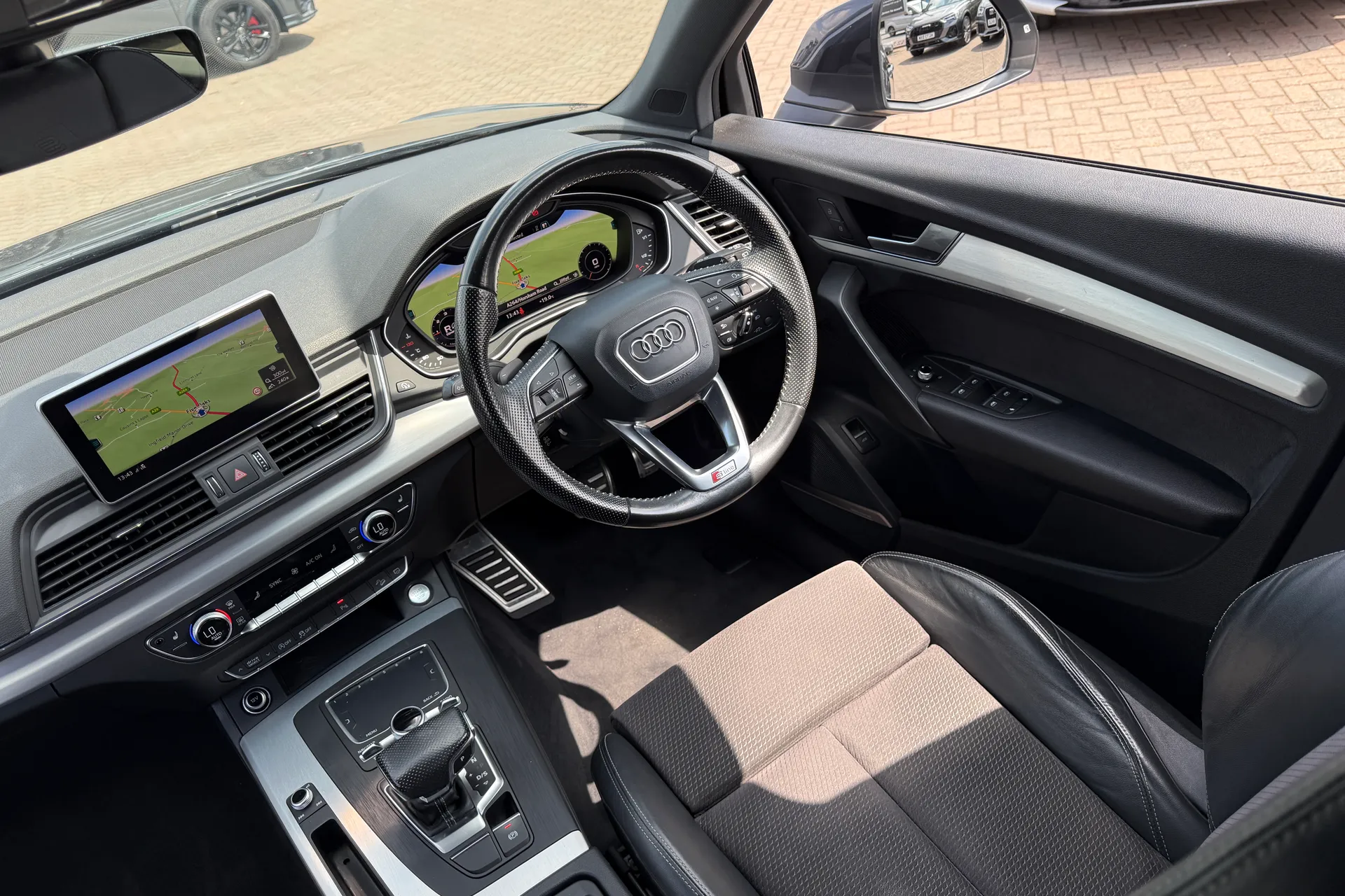 Audi Q5 thumbnail image number 36