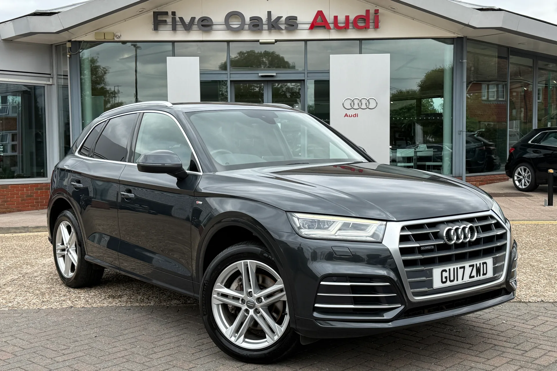 Audi Q5 focused image