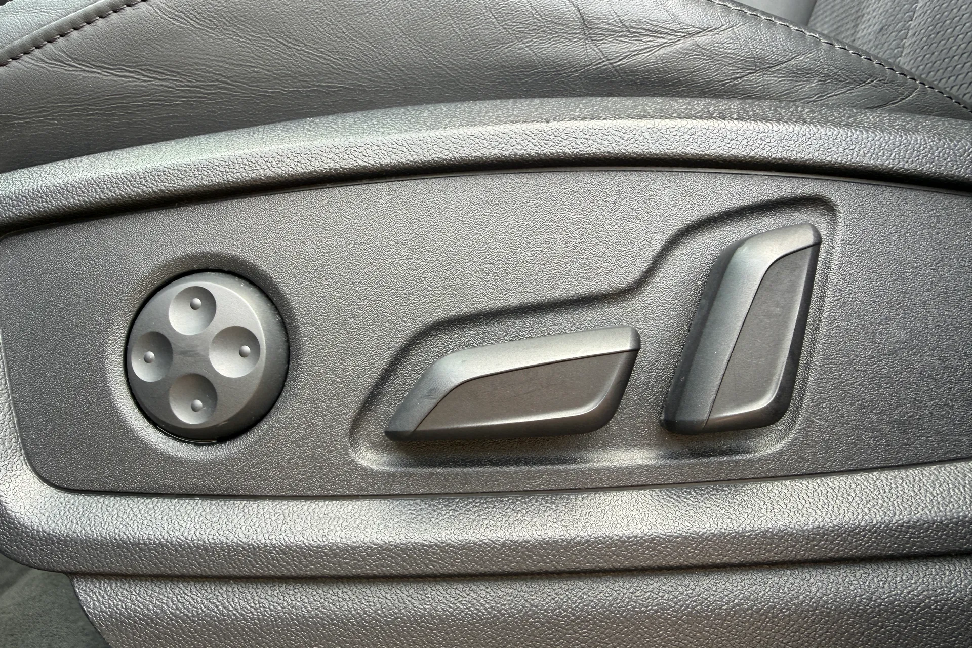 Audi Q5 thumbnail image number 12