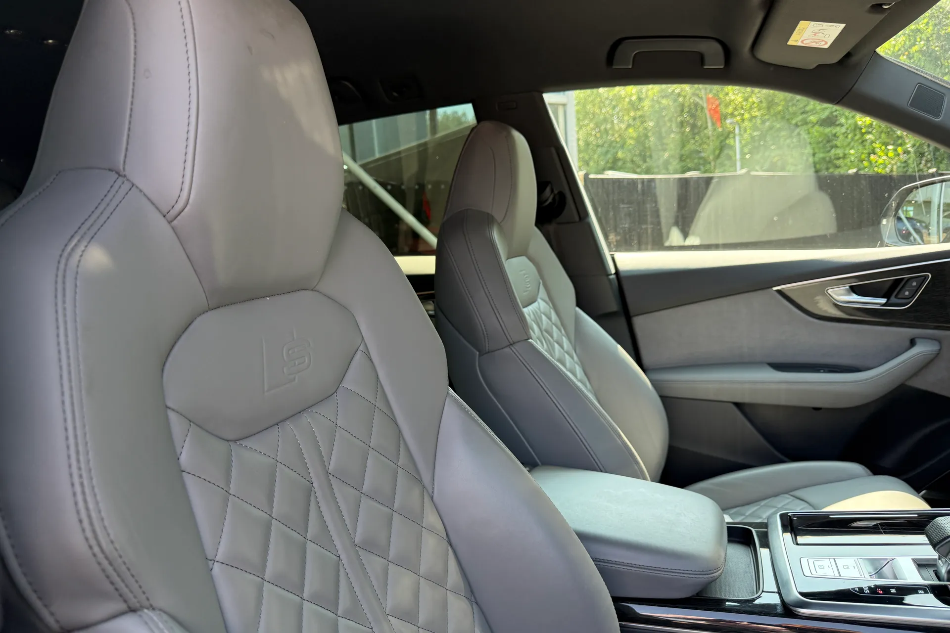 Audi Q8 thumbnail image number 31