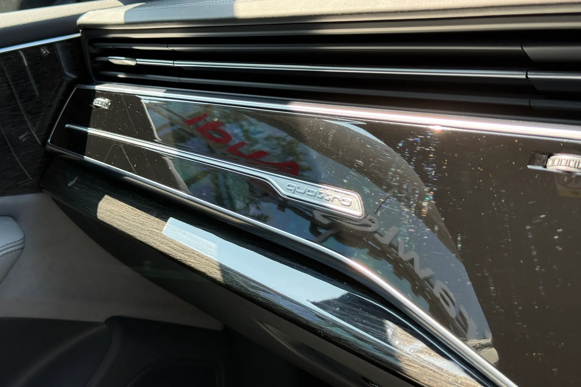 Audi Q8 thumbnail image number 17
