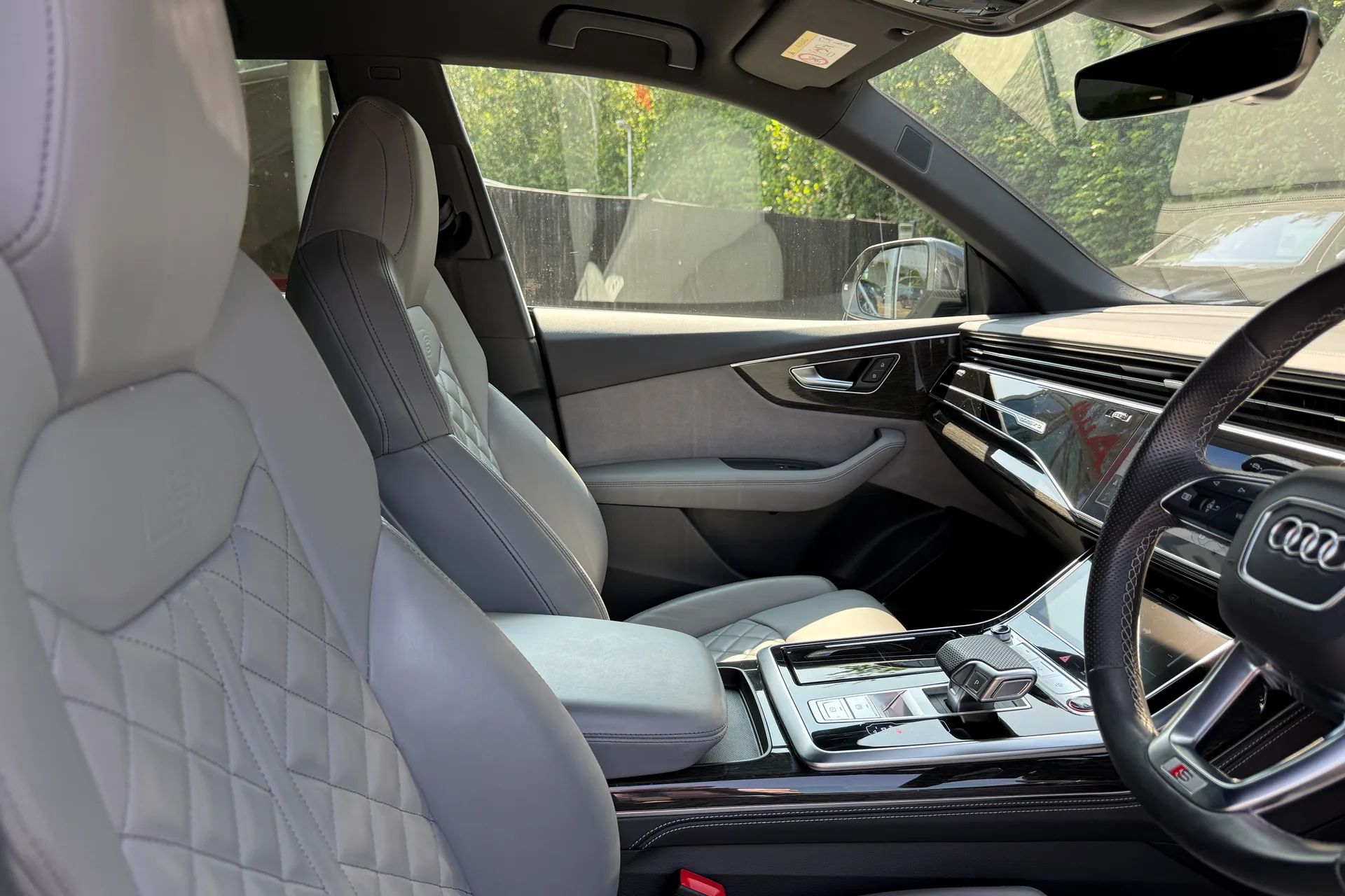 Audi Q8 thumbnail image number 32