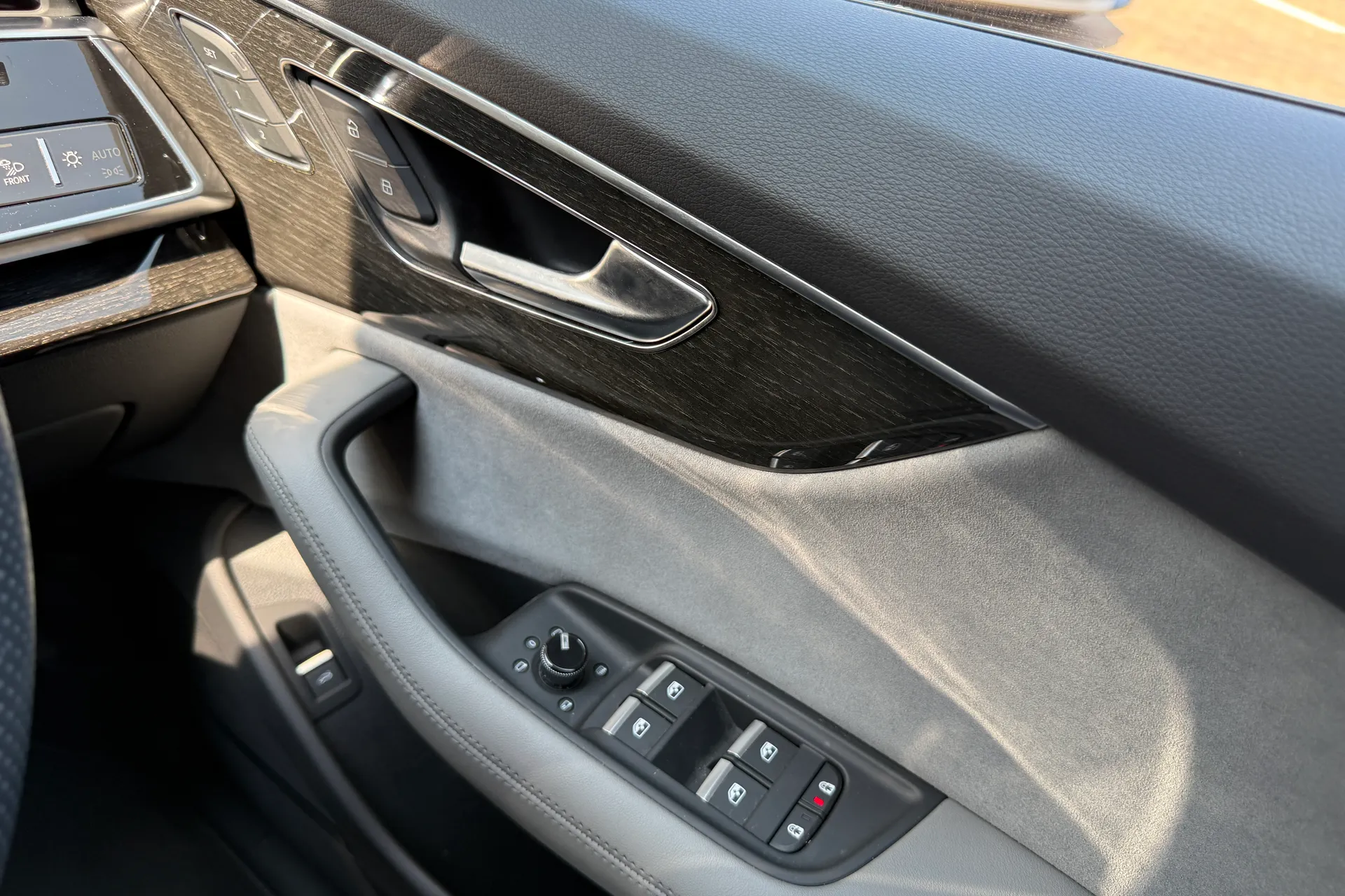 Audi Q8 thumbnail image number 27