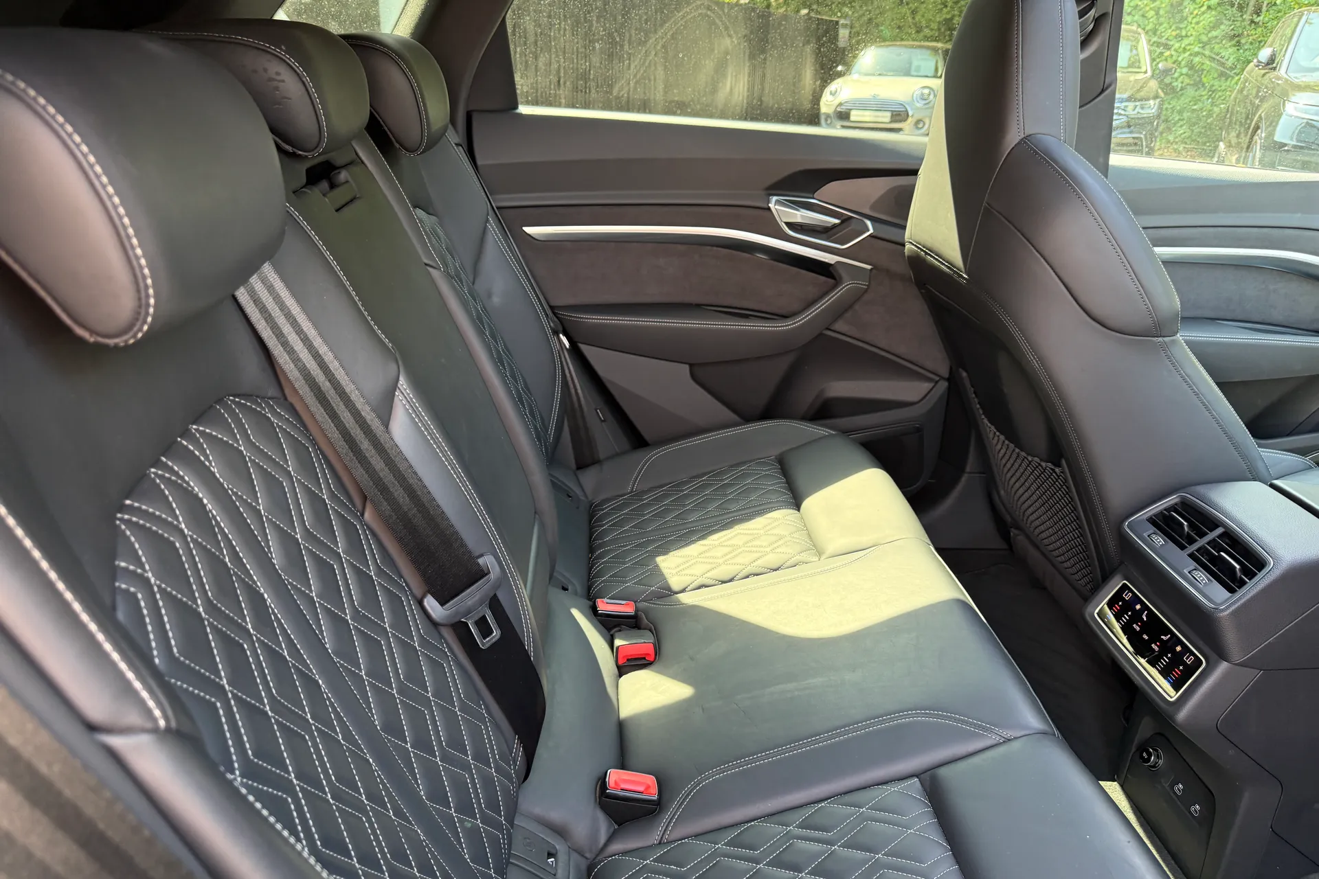 Audi e-tron thumbnail image number 39