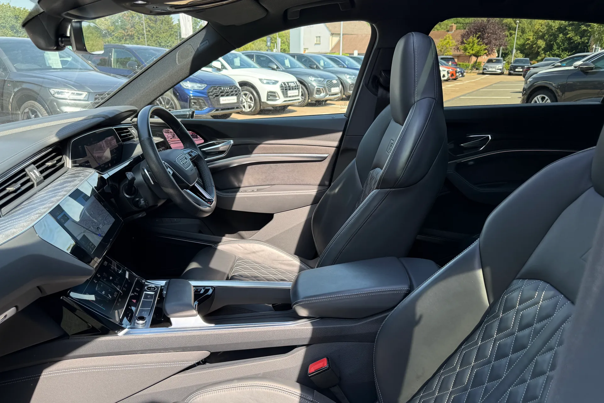 Audi e-tron thumbnail image number 57