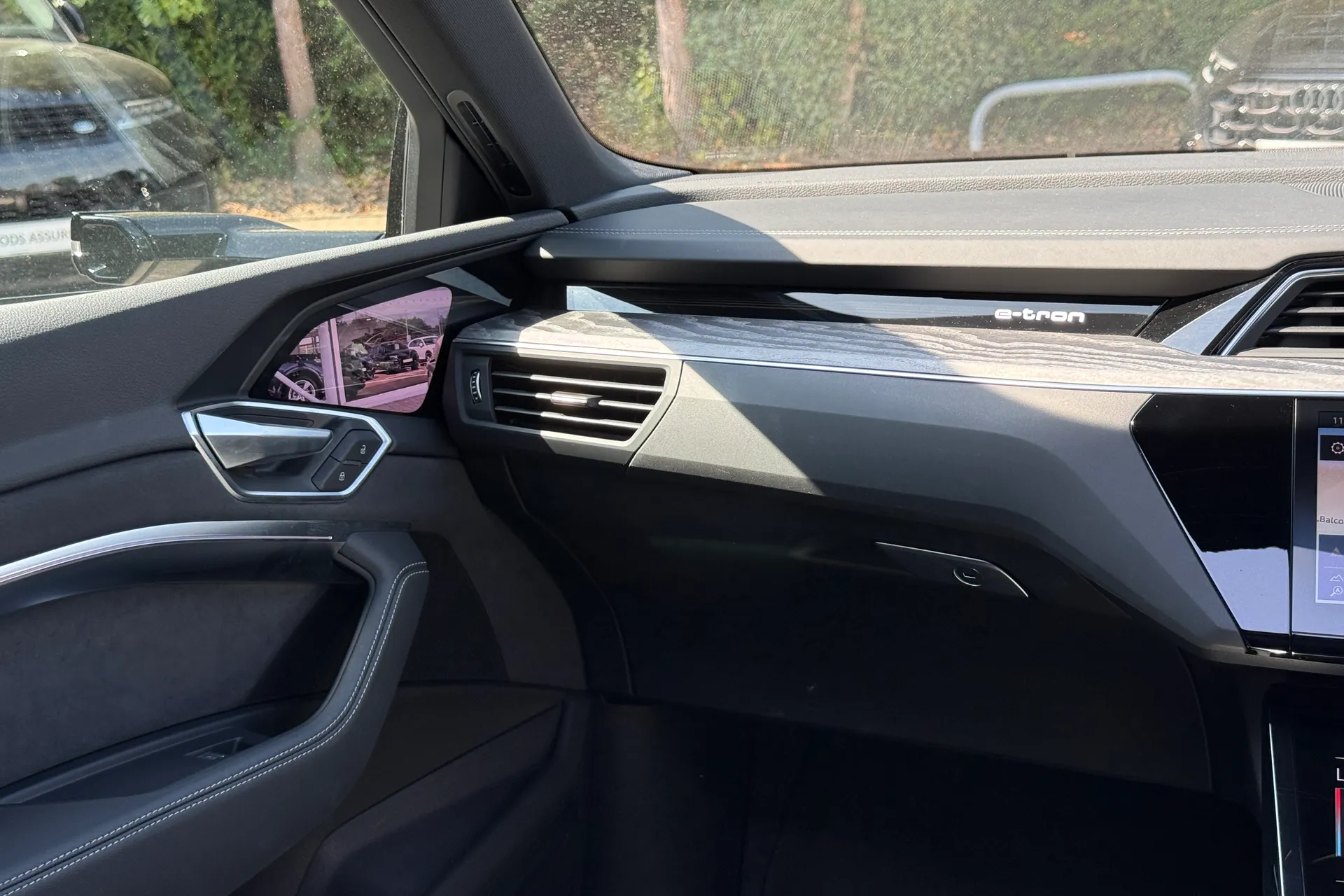 Audi e-tron thumbnail image number 42