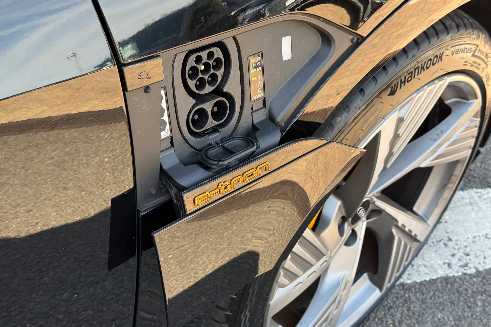 Audi e-tron thumbnail image number 37