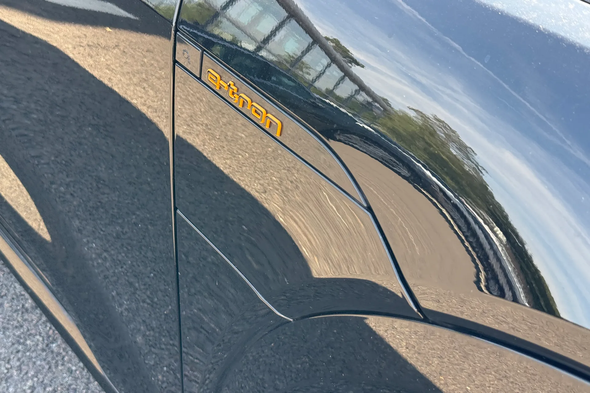 Audi e-tron thumbnail image number 13