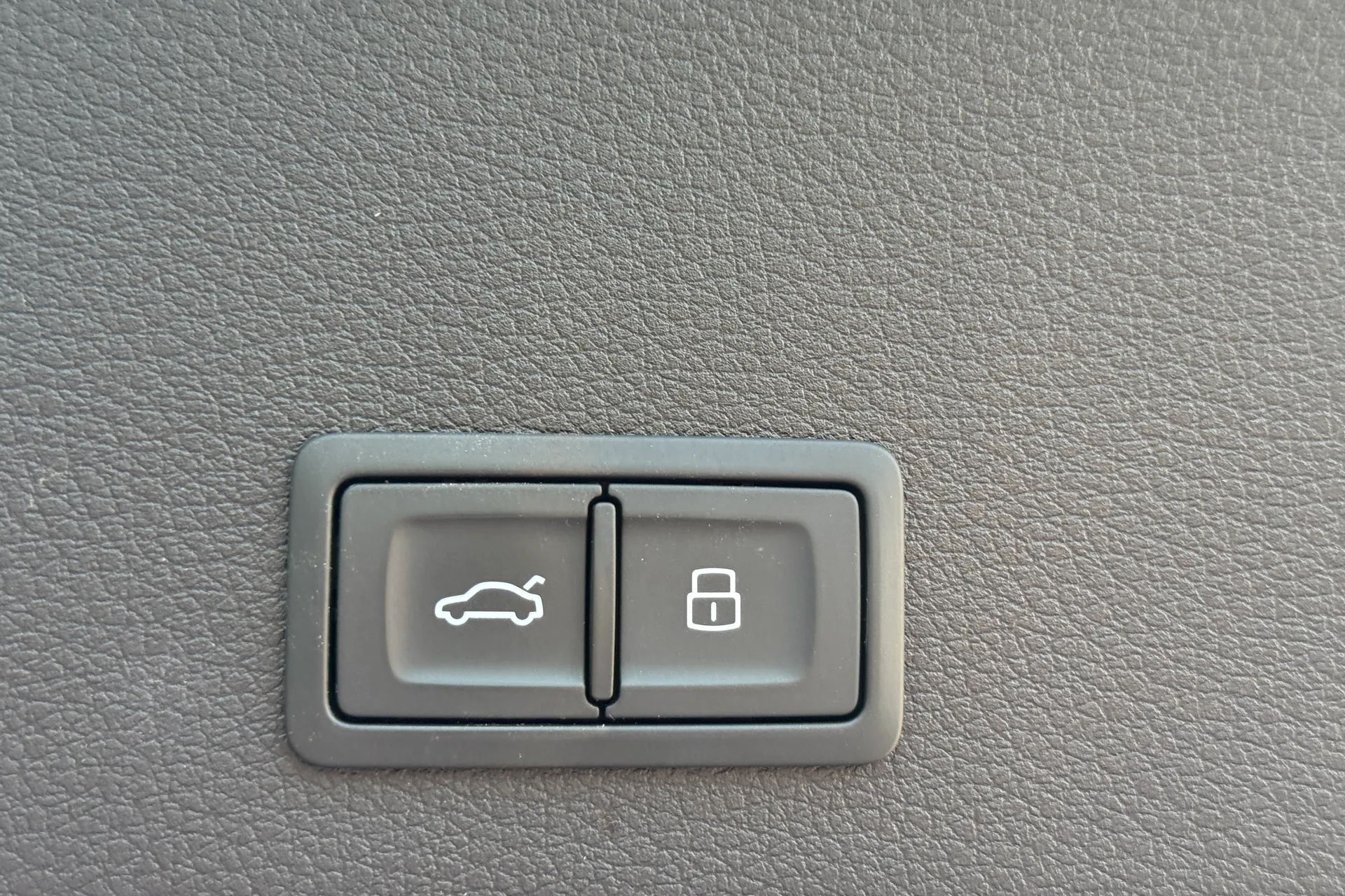Audi e-tron thumbnail image number 48