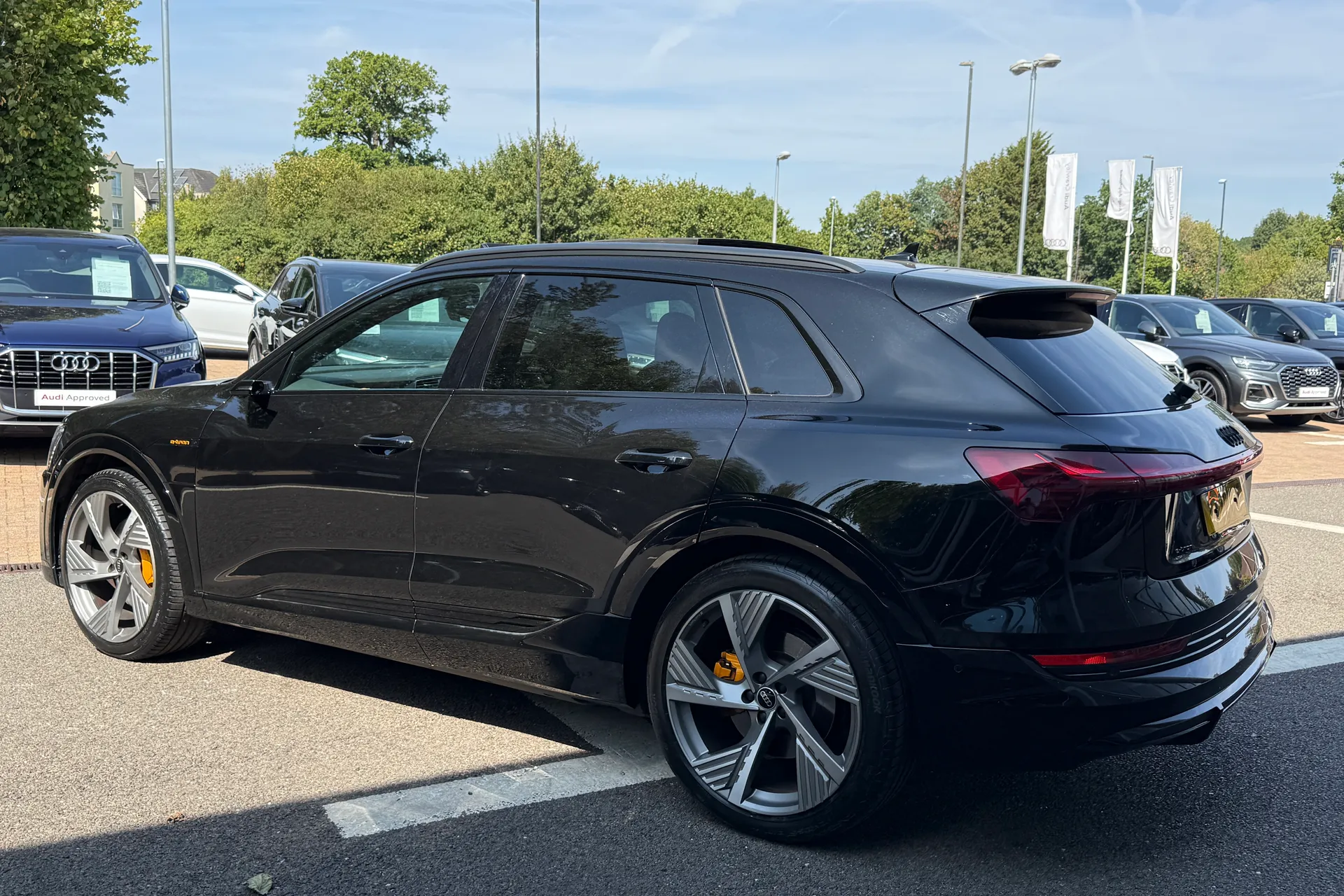 Audi e-tron thumbnail image number 50