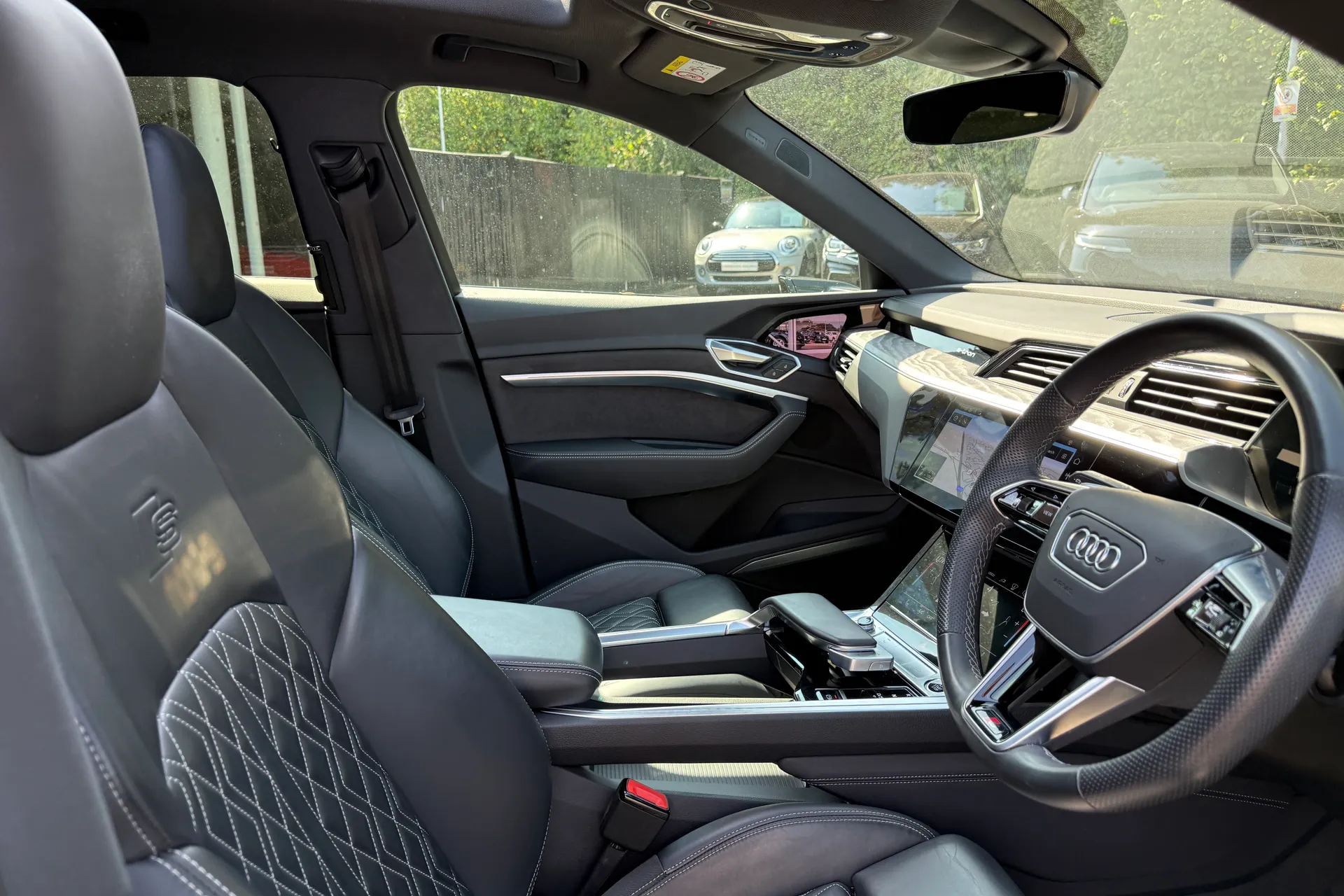 Audi e-tron thumbnail image number 33