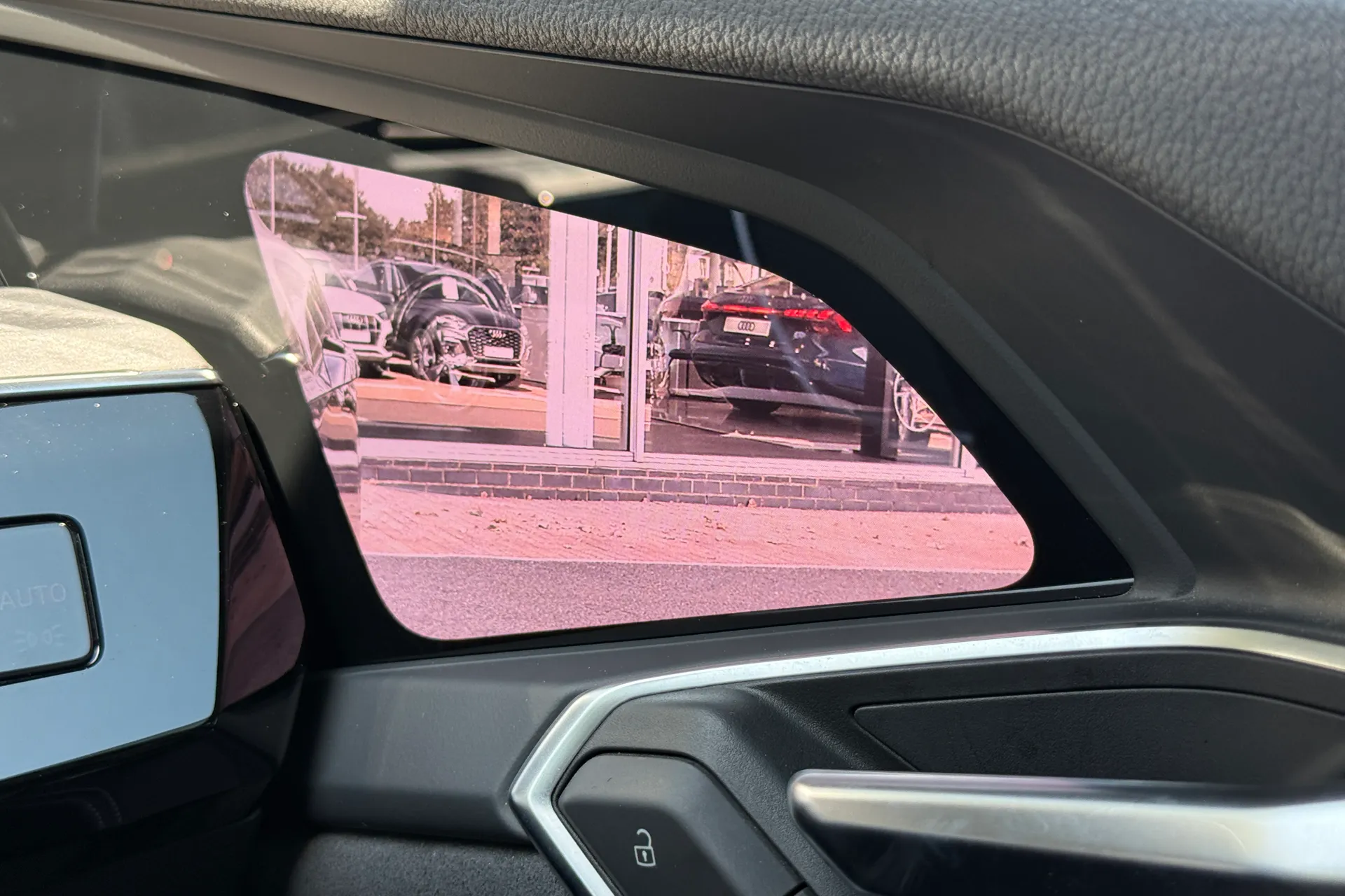 Audi e-tron thumbnail image number 21