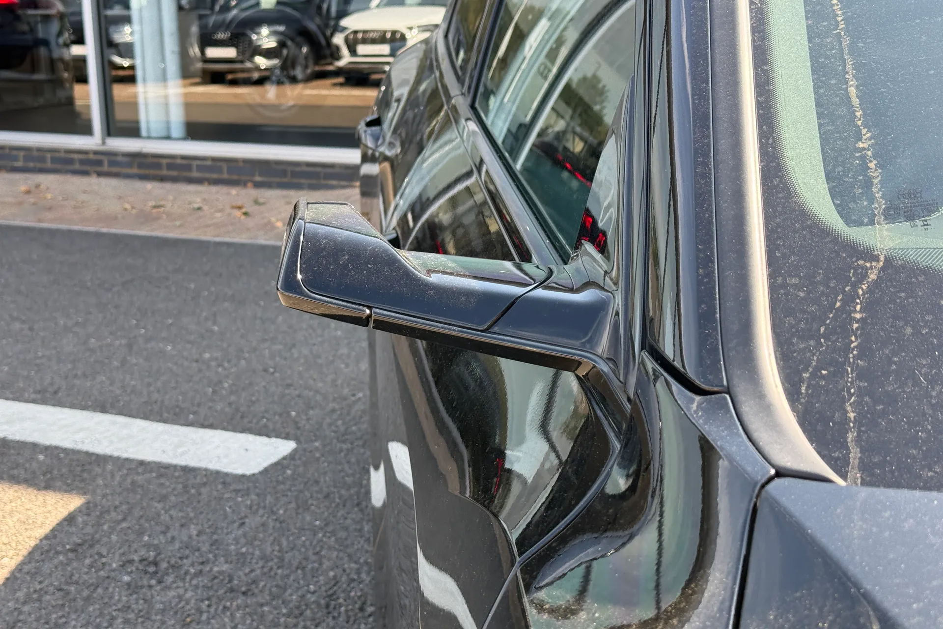 Audi e-tron thumbnail image number 14