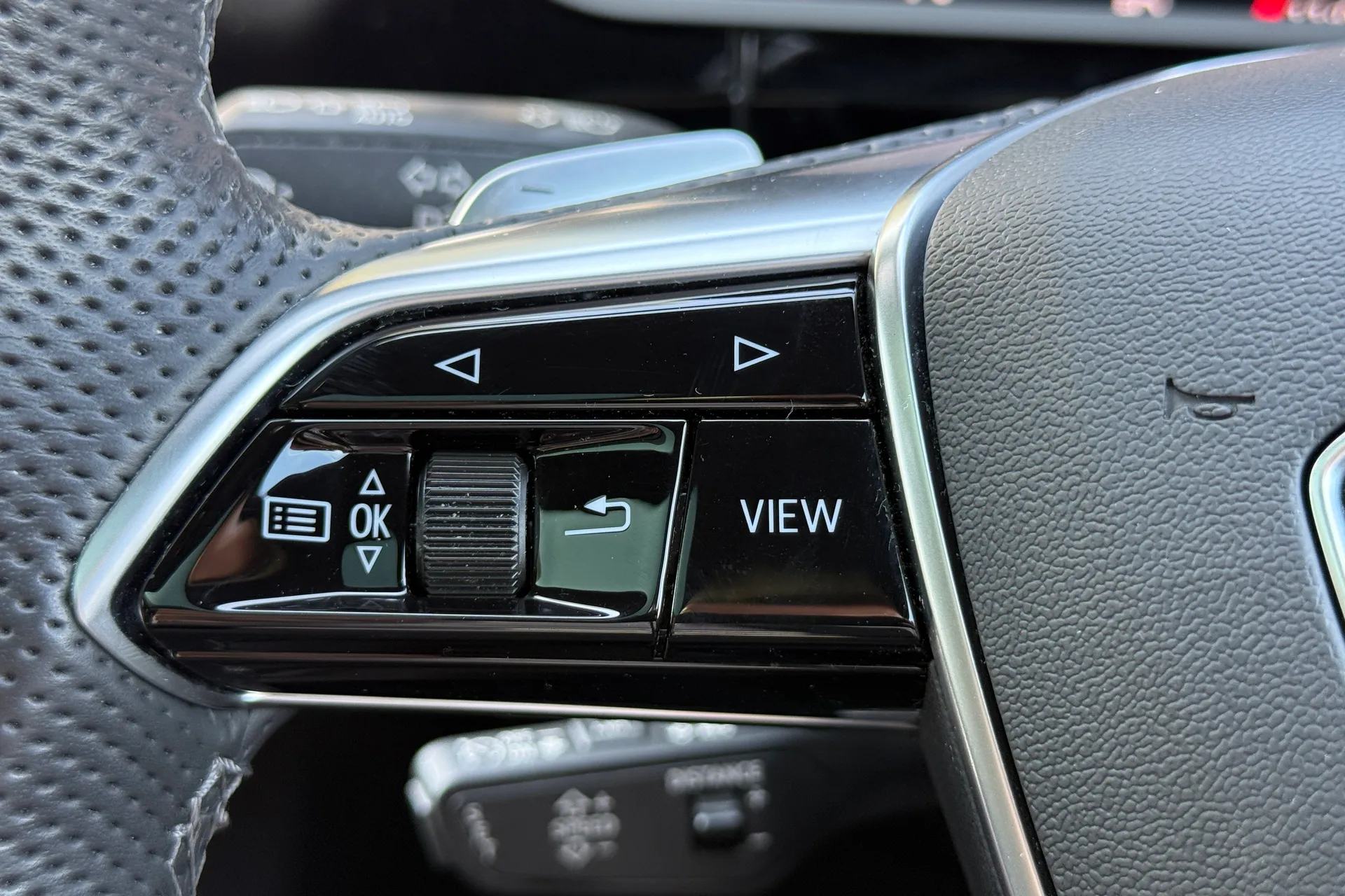 Audi e-tron thumbnail image number 23