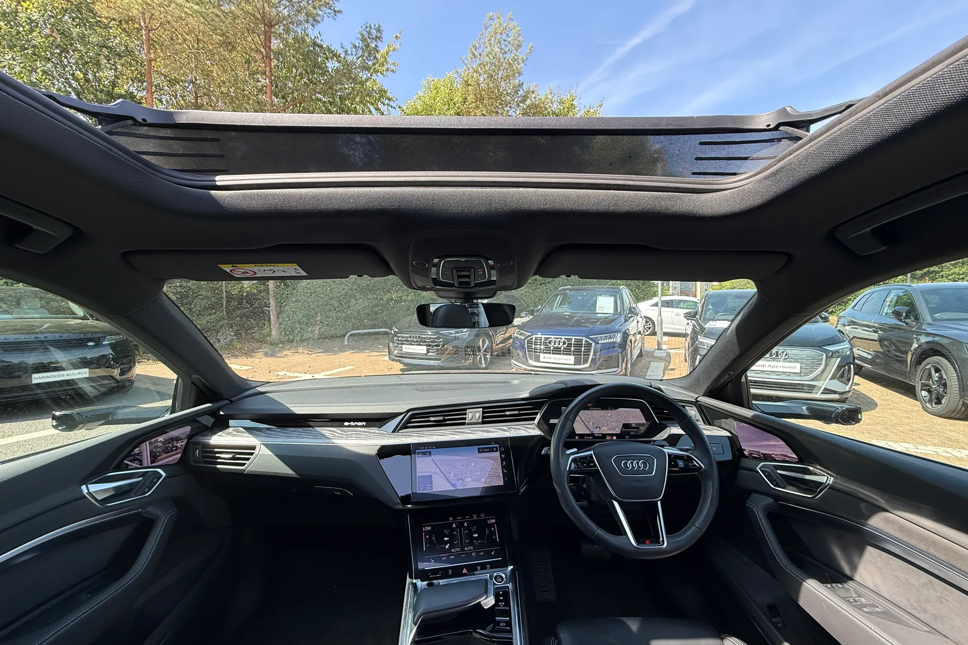 Audi e-tron thumbnail image number 3