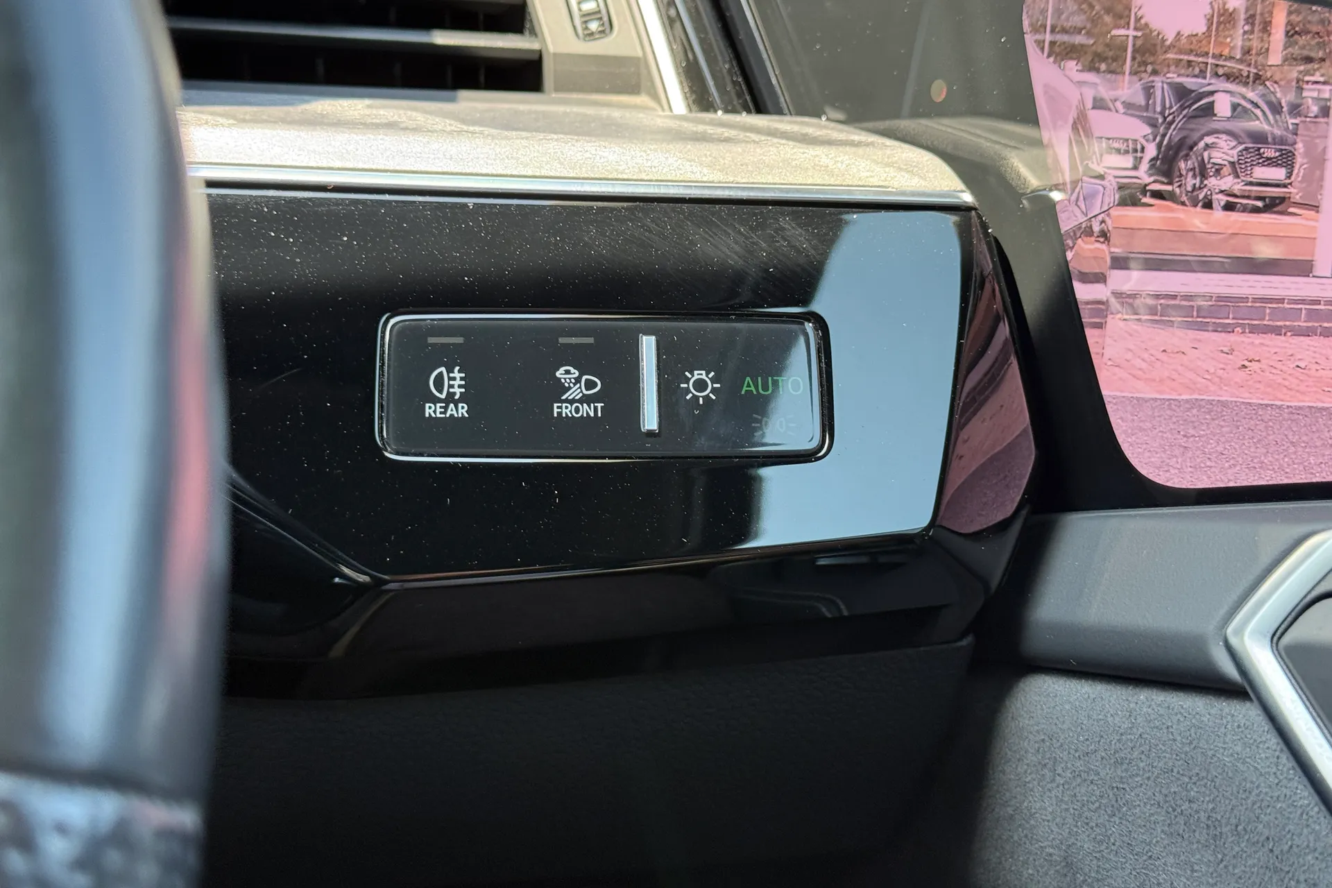 Audi e-tron thumbnail image number 20