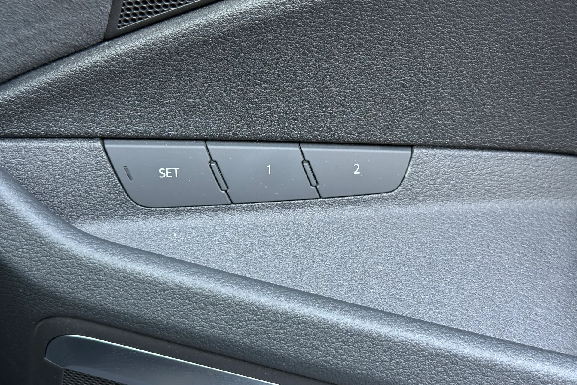 Audi e-tron thumbnail image number 29