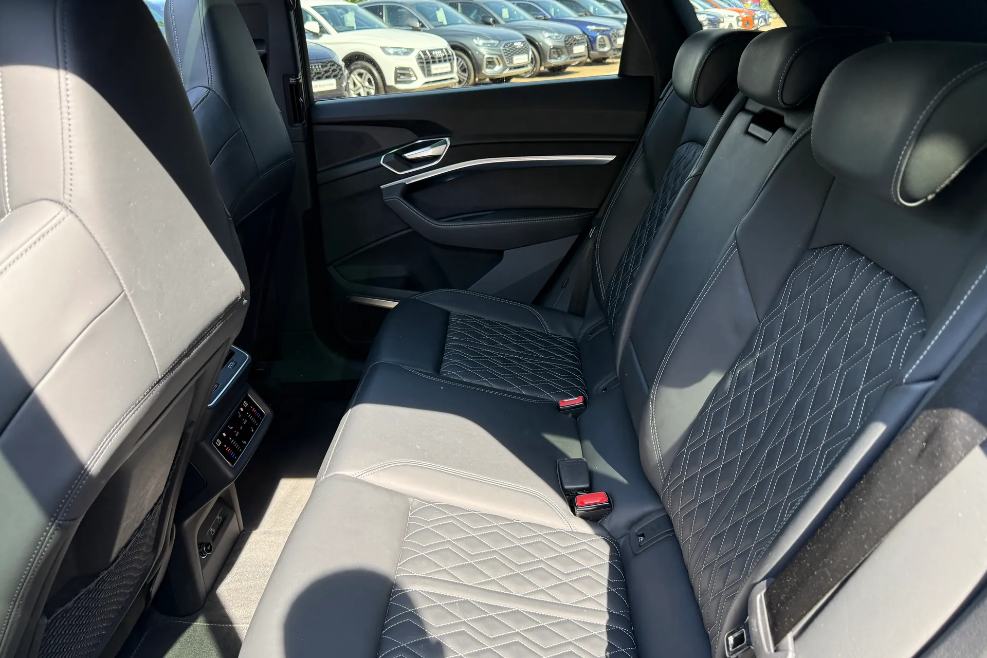Audi e-tron thumbnail image number 54