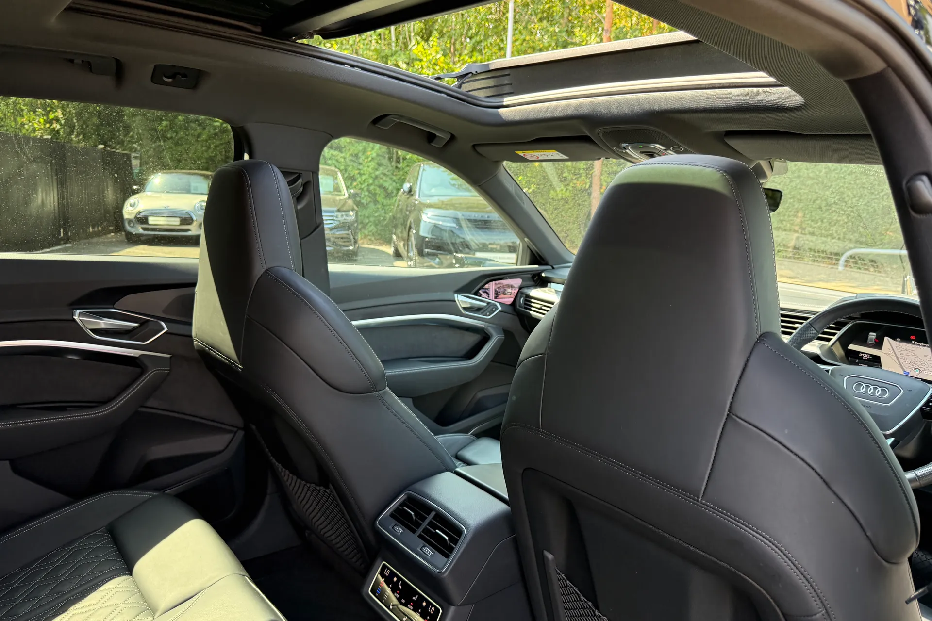 Audi e-tron thumbnail image number 40