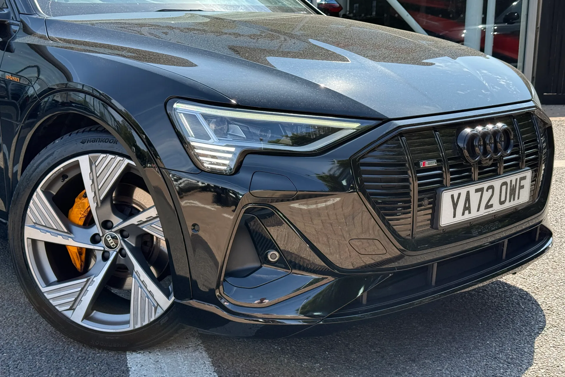 Audi e-tron thumbnail image number 12